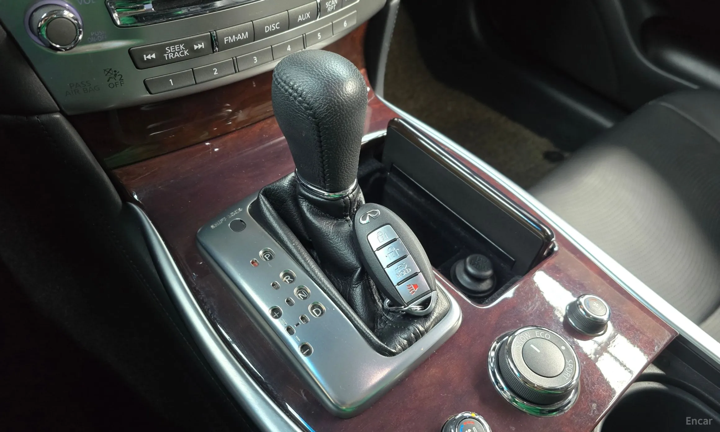 Infiniti Q70 превью 9