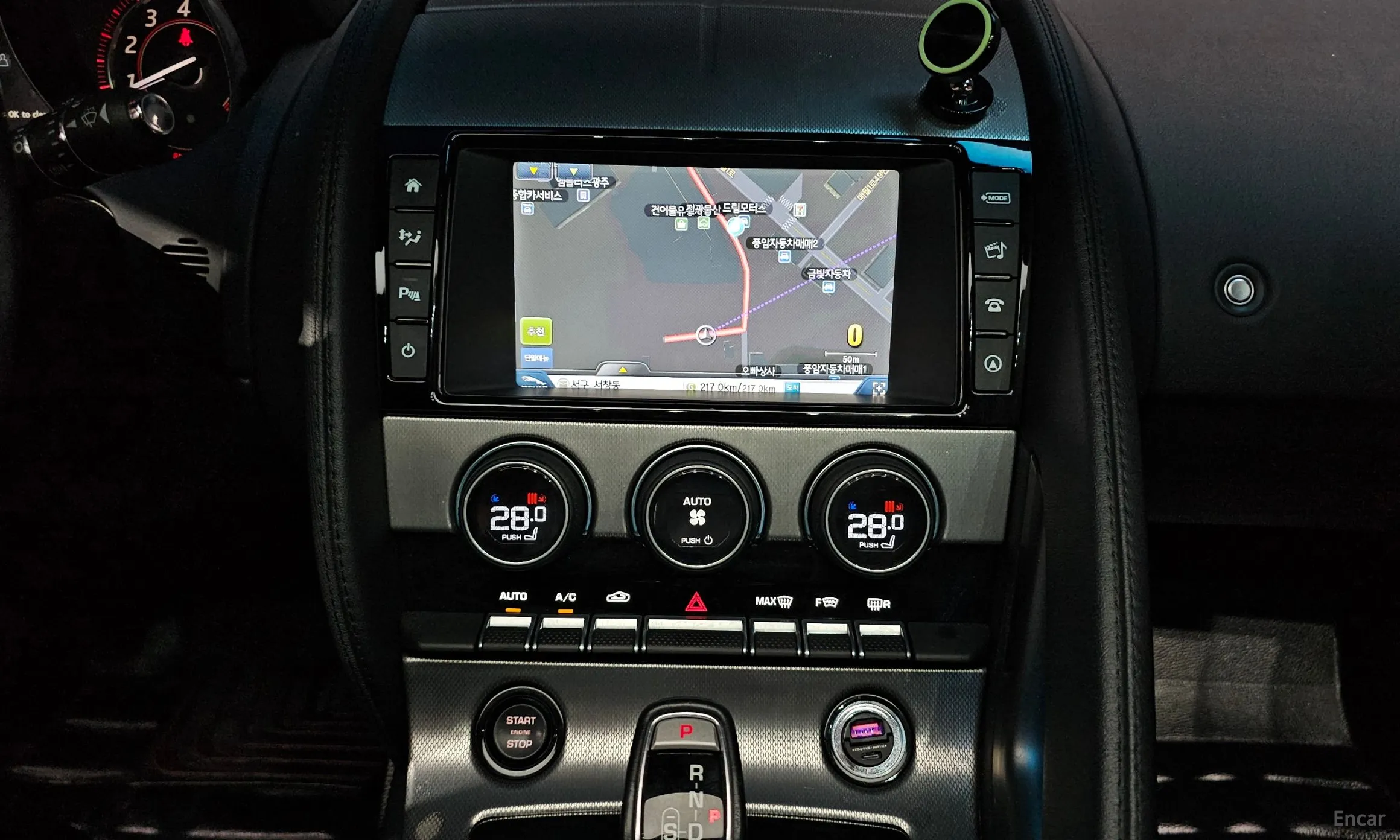 Jaguar F-TYPE превью 12