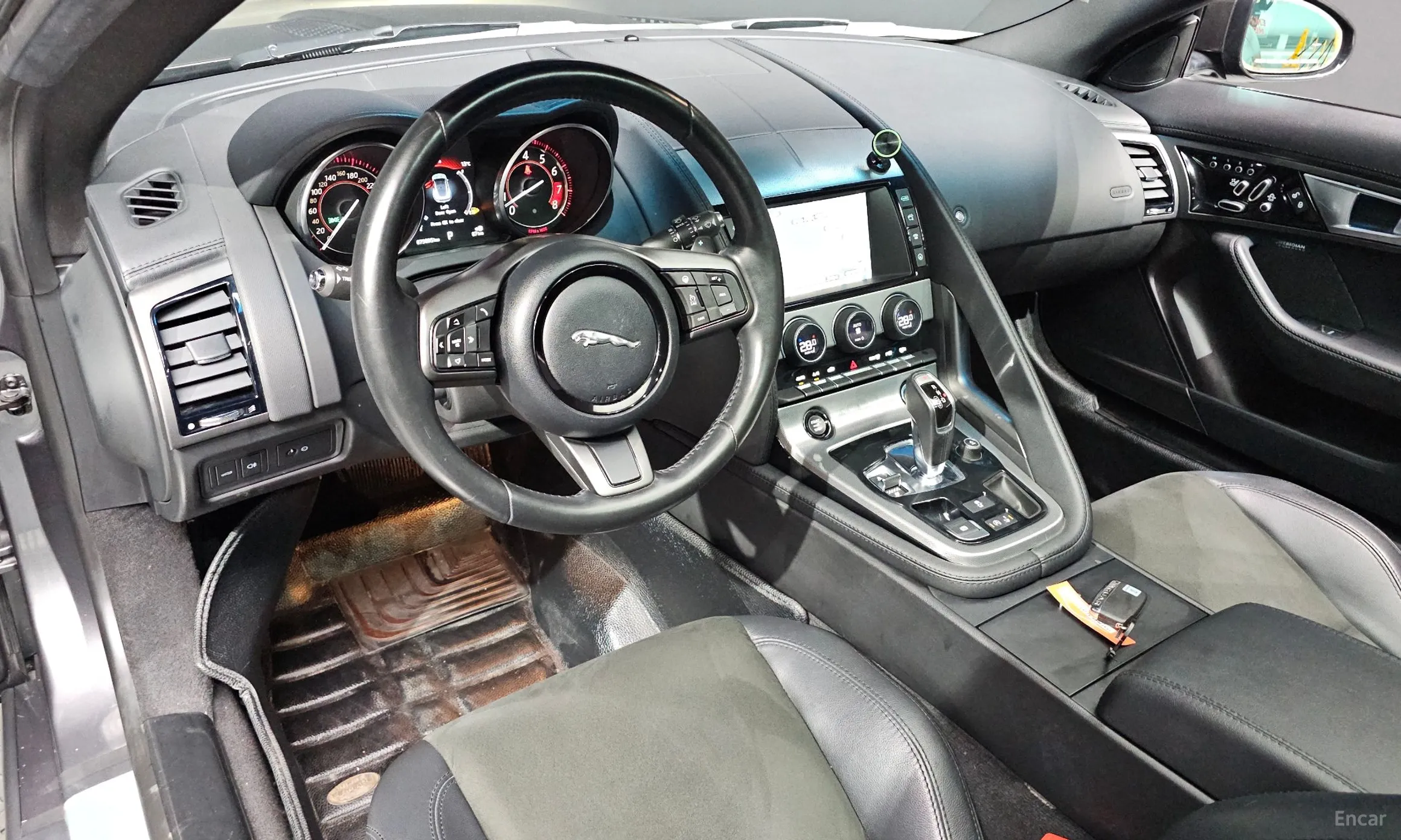 Jaguar F-TYPE превью 7