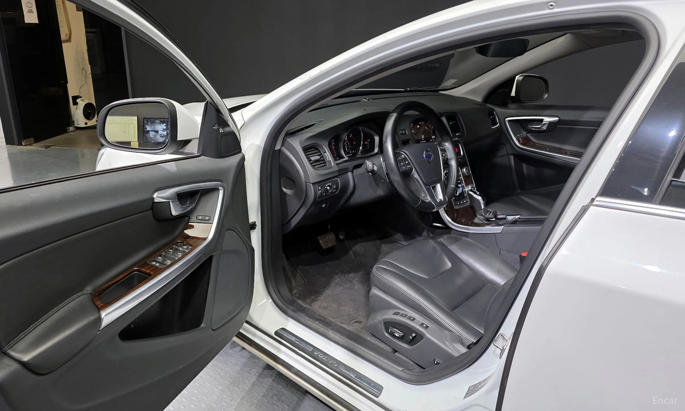 Volvo S60 превью 10