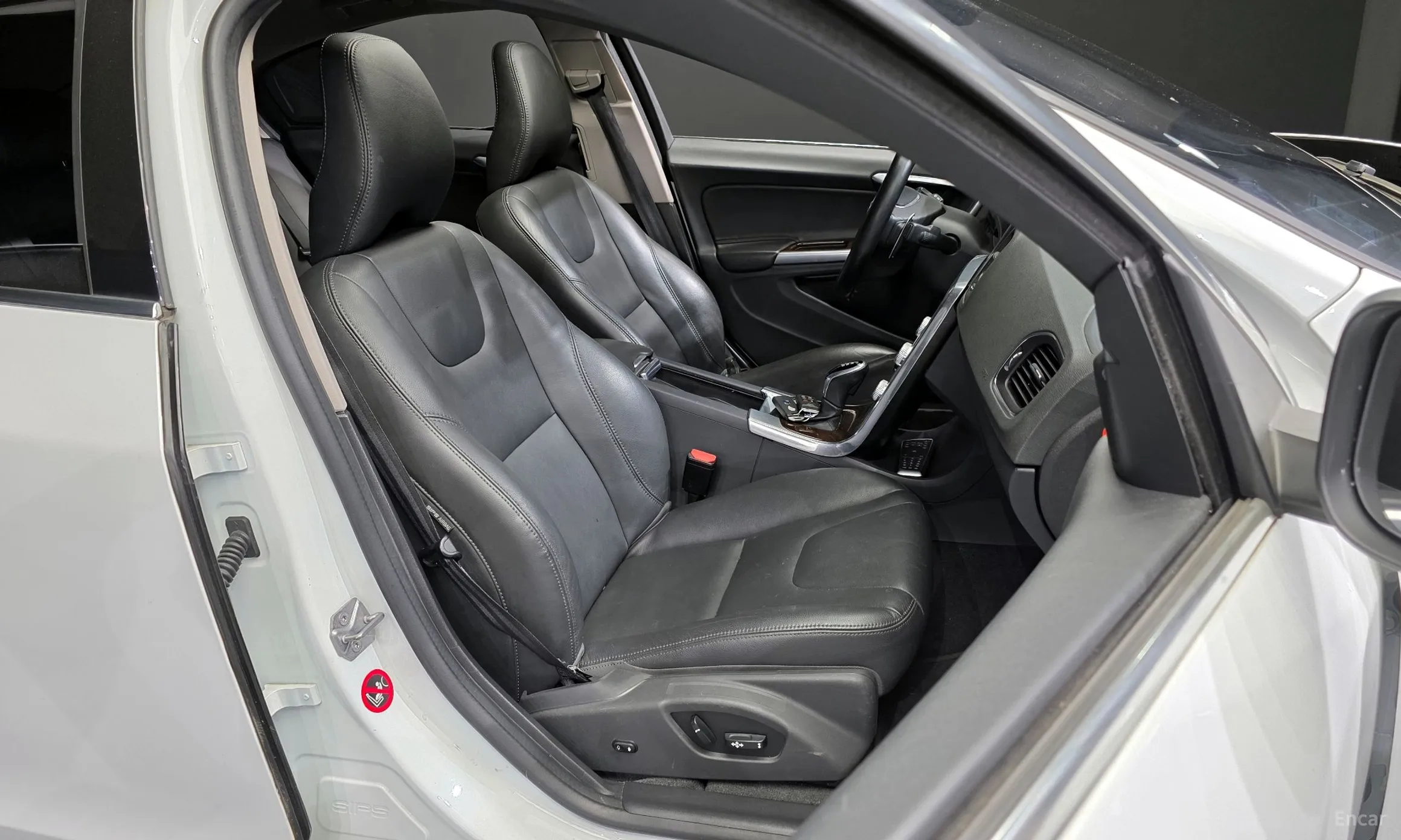 Volvo S60 превью 12