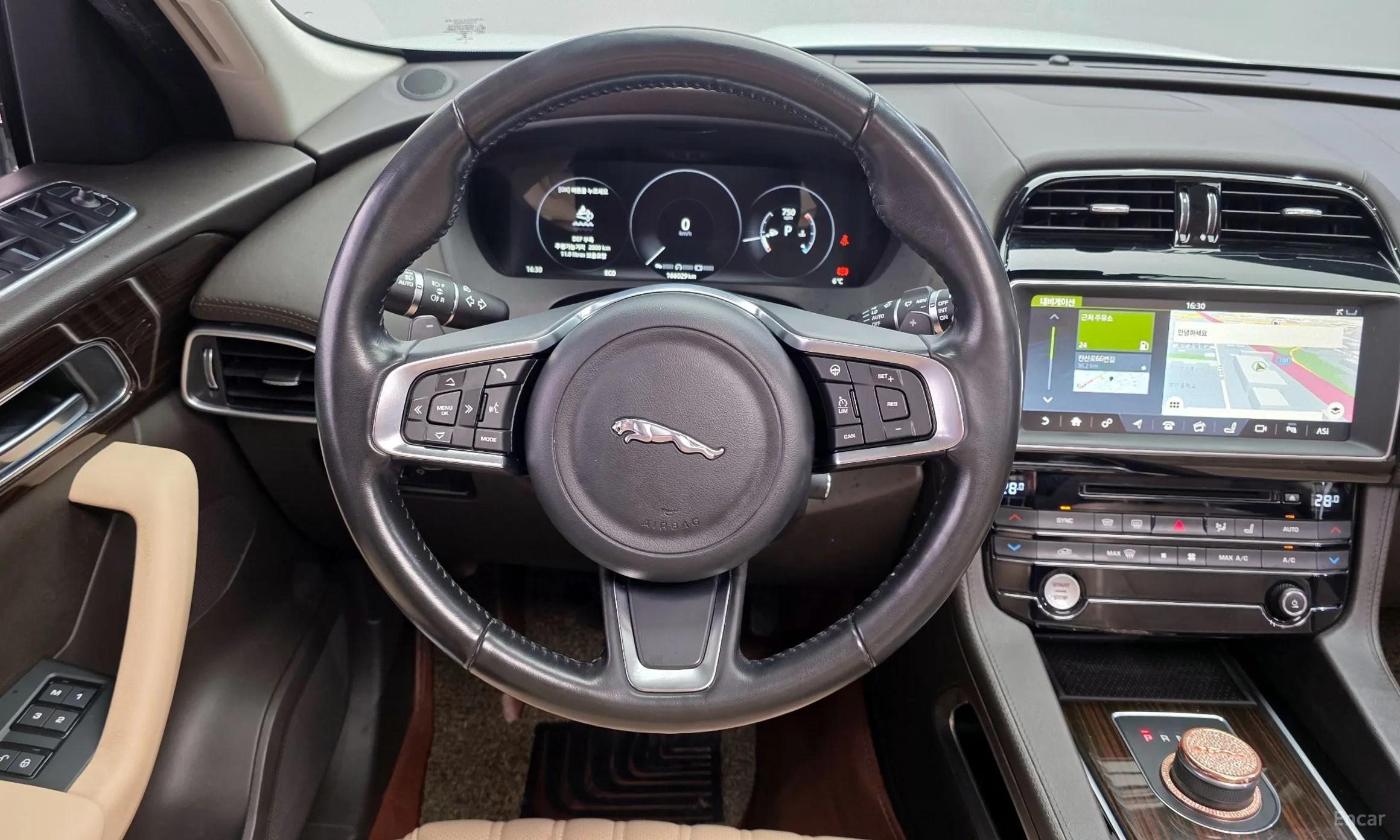 Jaguar F-PACE превью 13