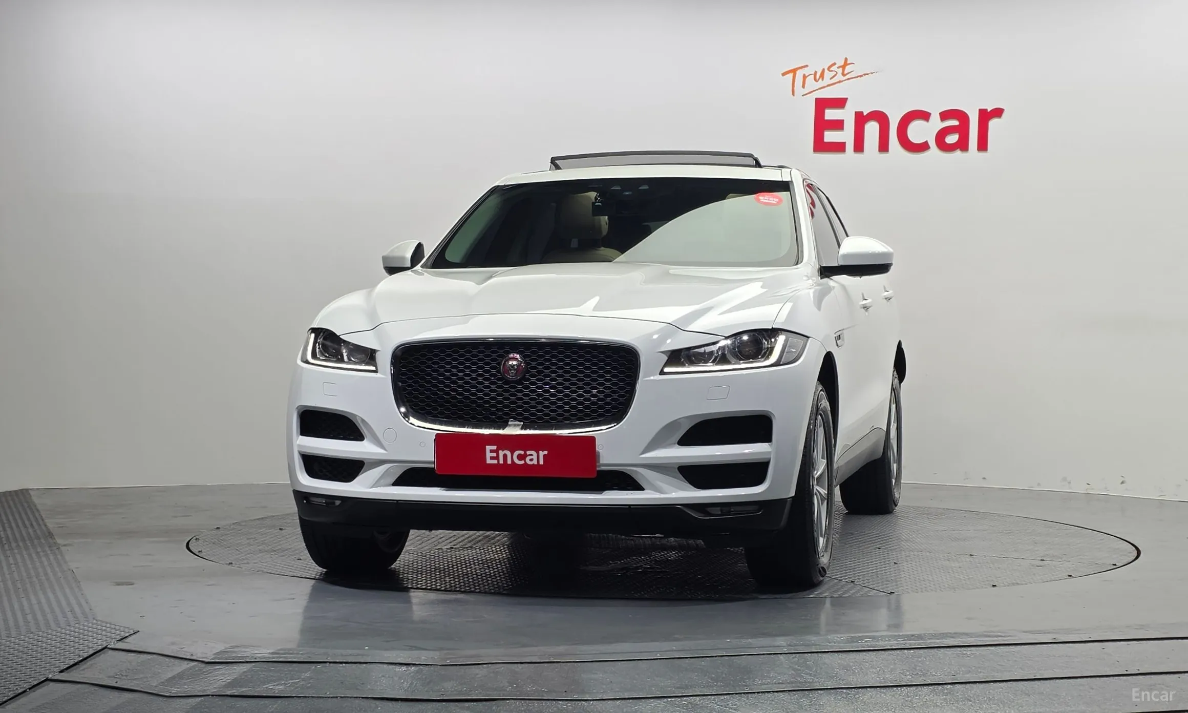 Jaguar F-PACE превью 3