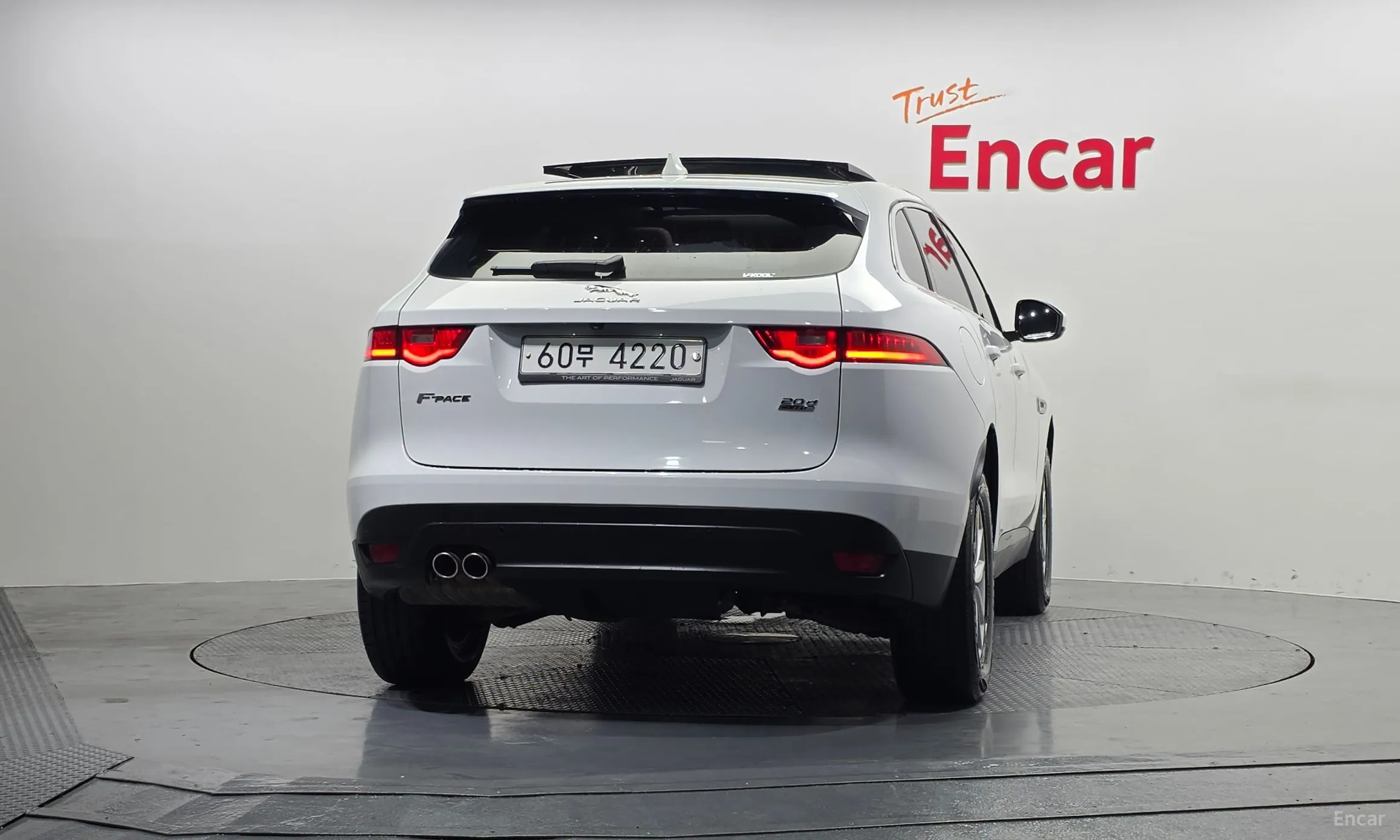 Jaguar F-PACE превью 4