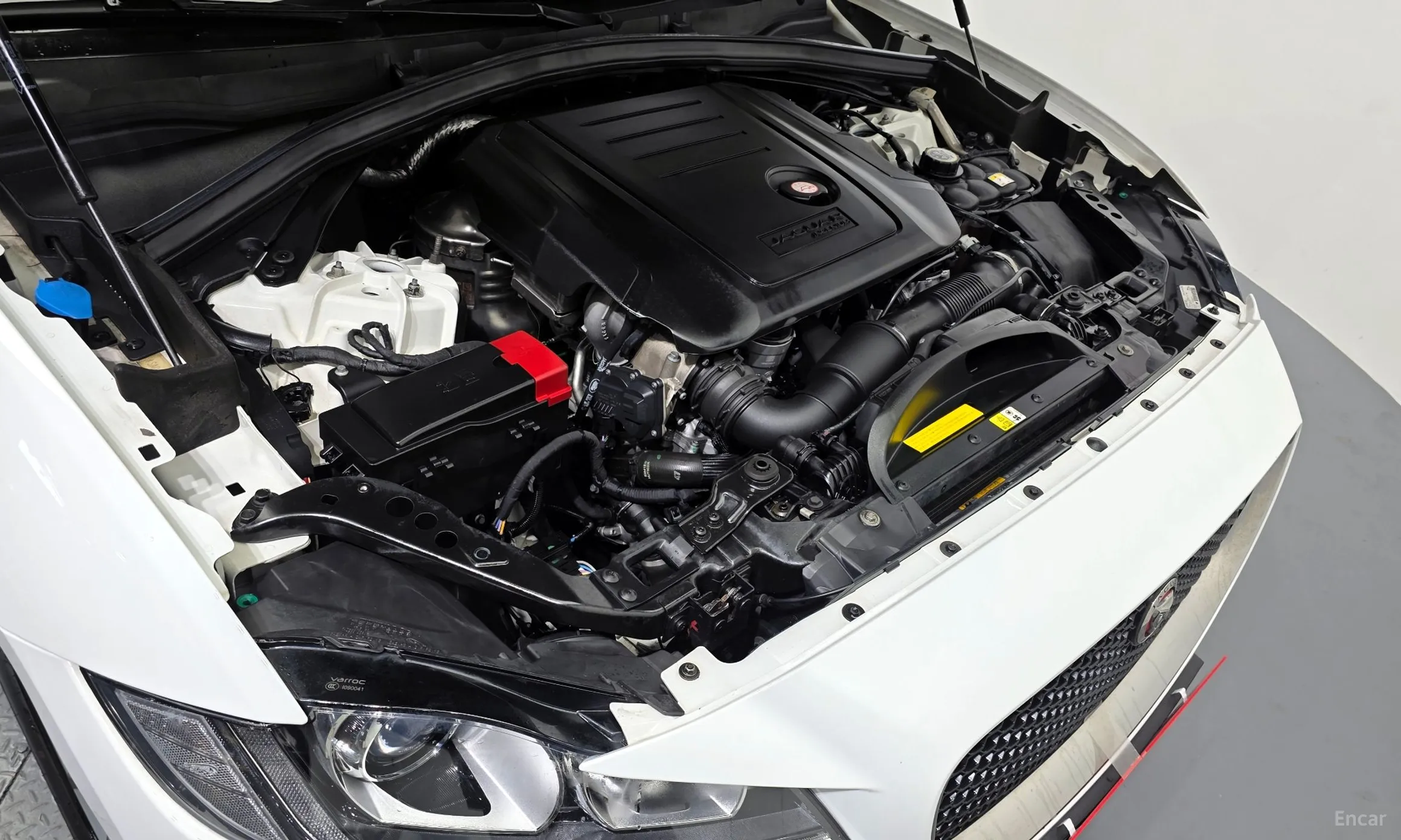Jaguar F-PACE превью 6