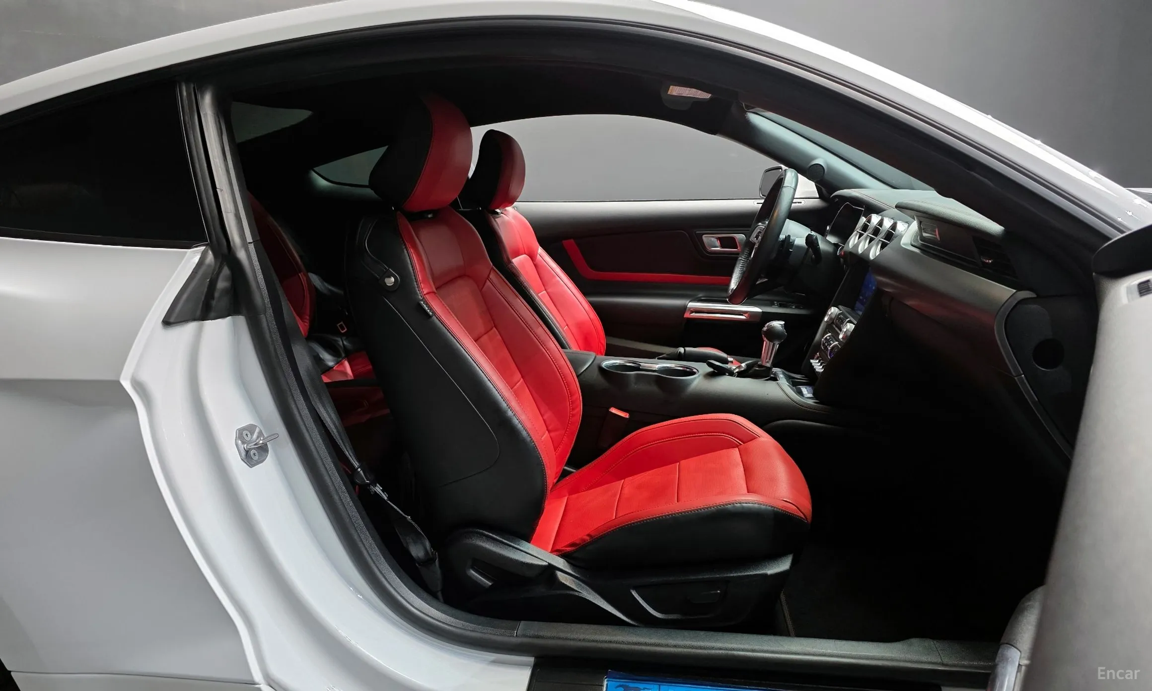 Ford Mustang превью 10