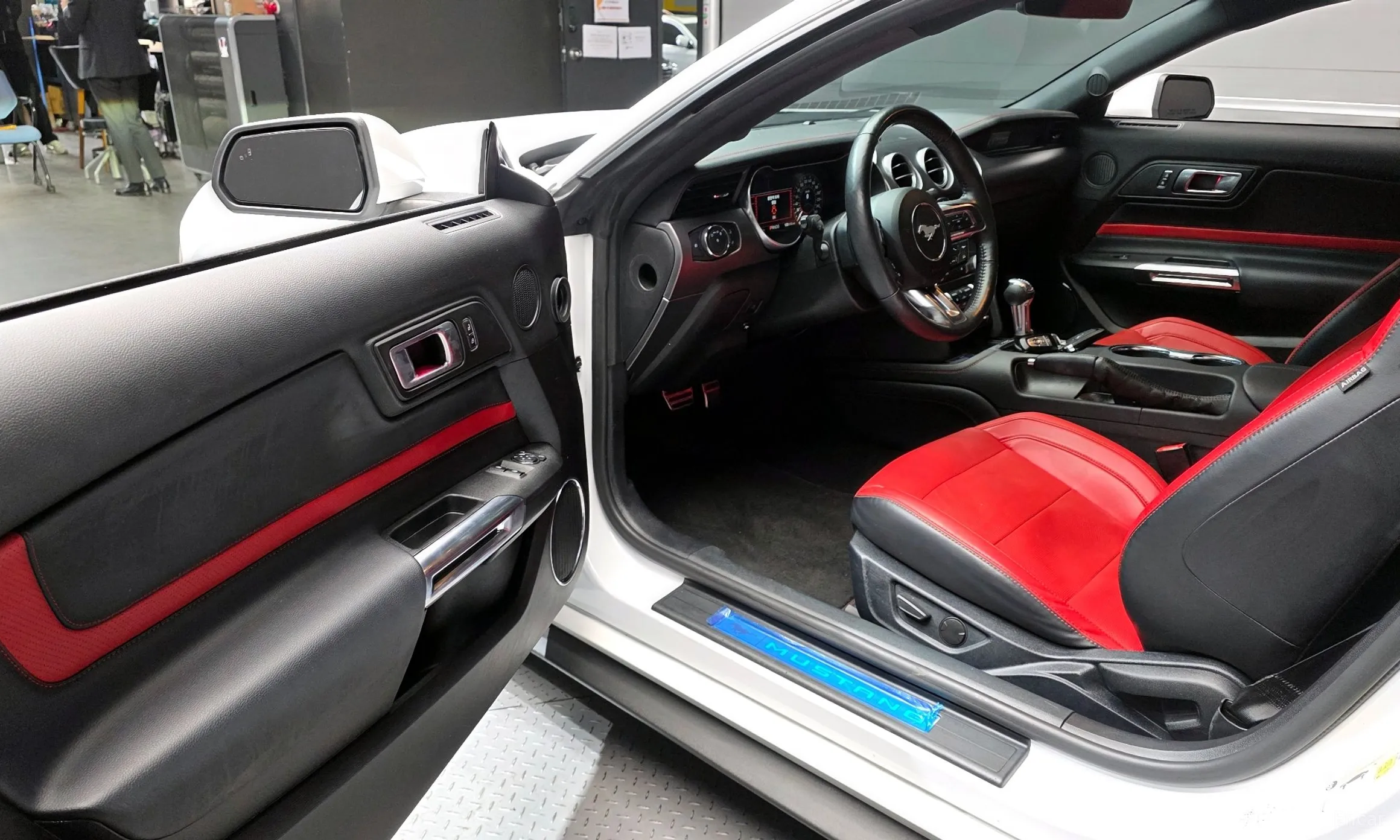 Ford Mustang превью 11