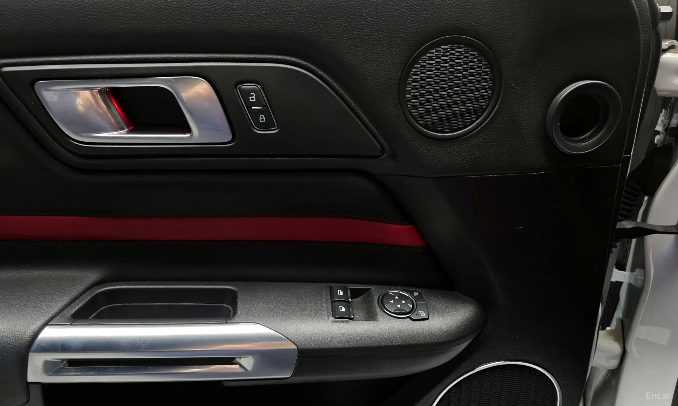 Ford Mustang превью 19