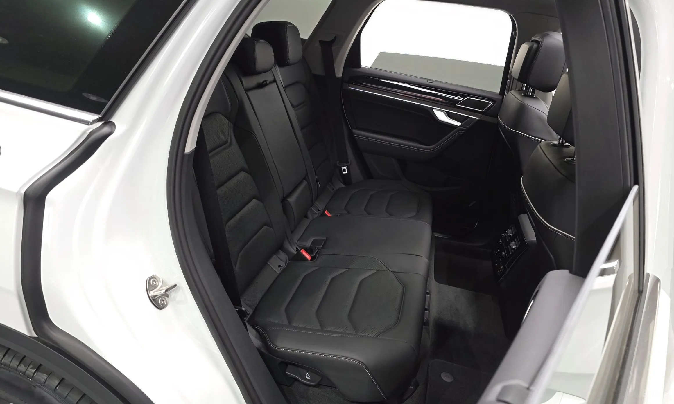 Volkswagen Touareg 3rd Generation превью 12