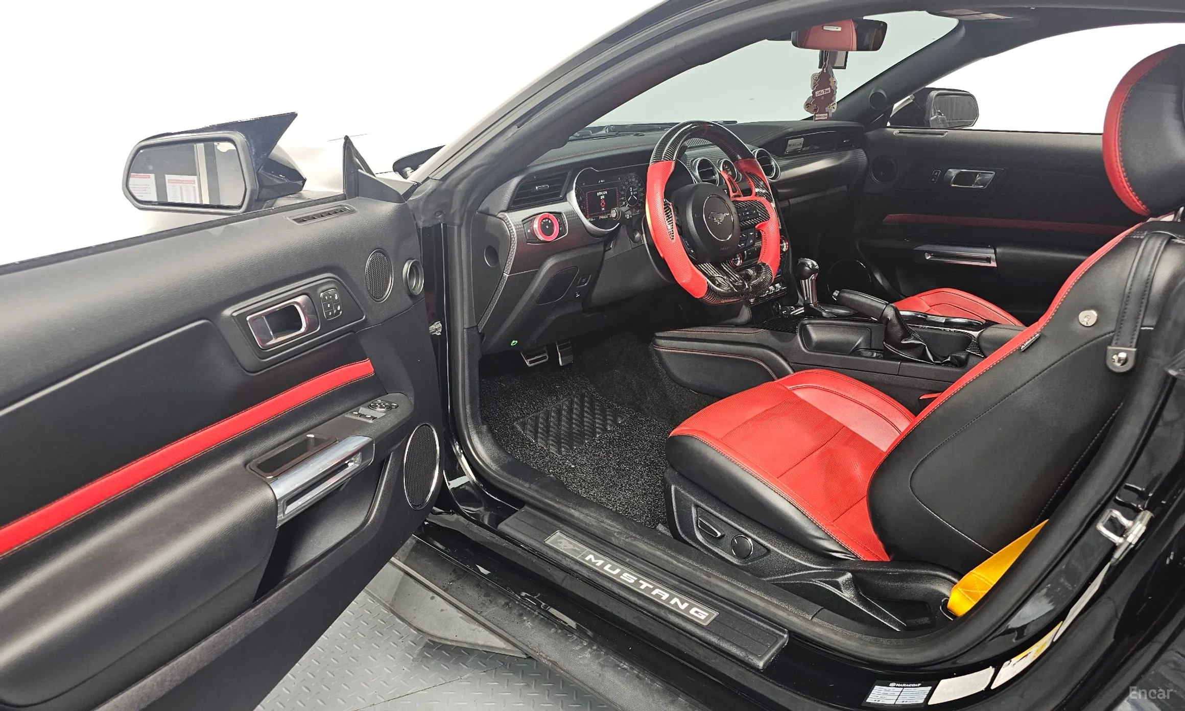 Ford Mustang превью 10