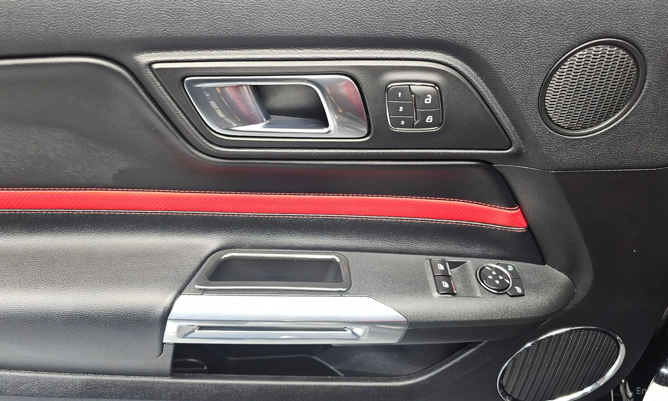 Ford Mustang превью 18