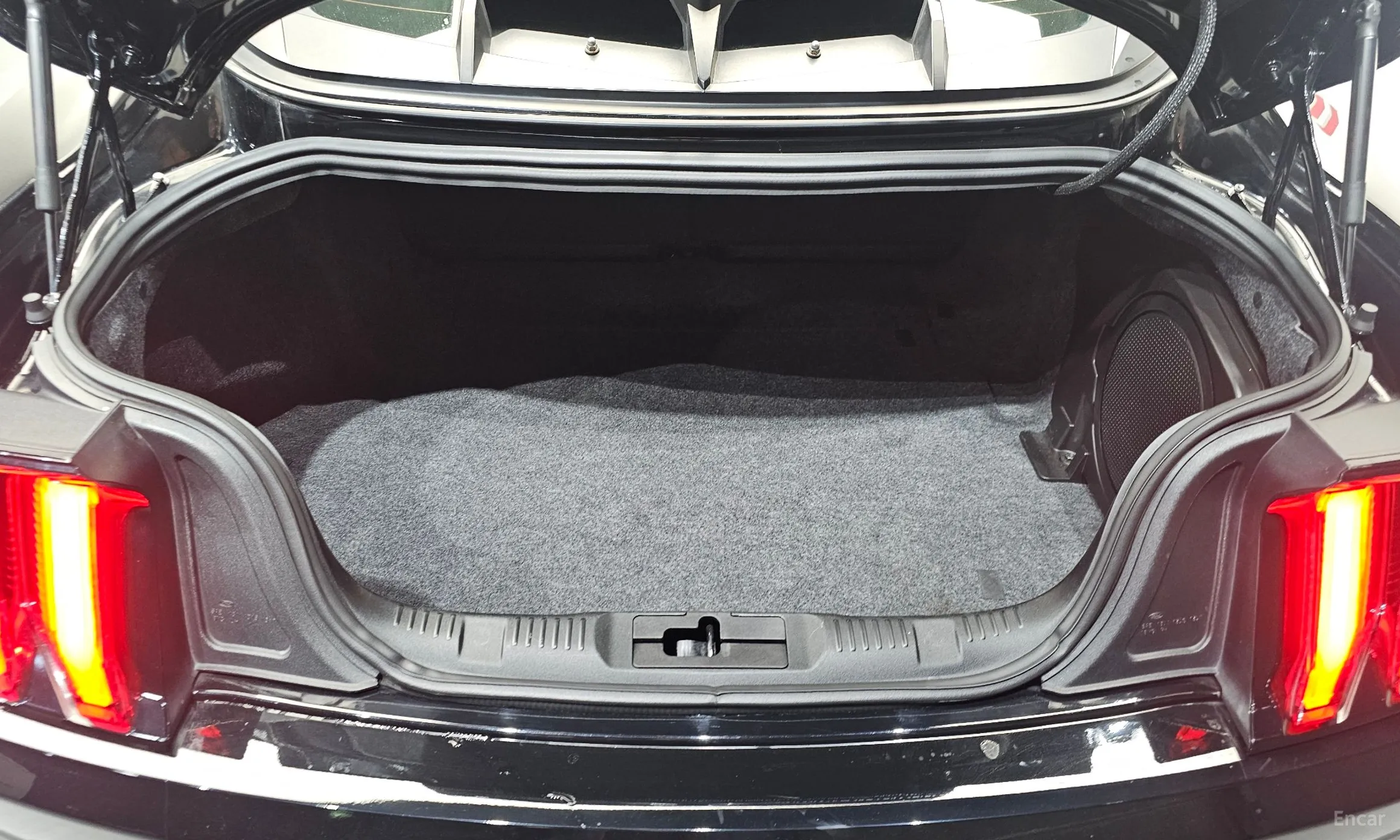 Ford Mustang превью 20