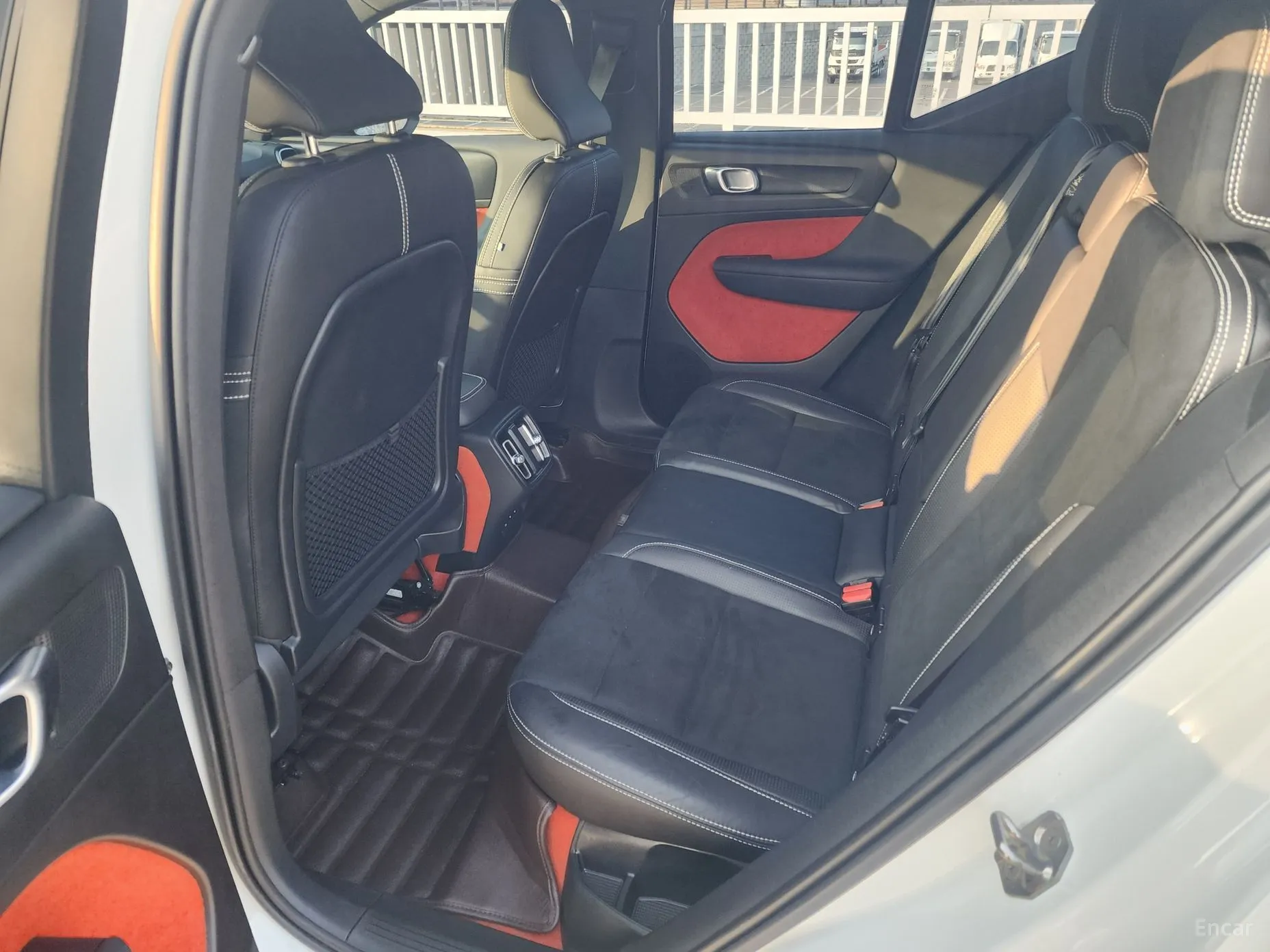 Volvo XC40 превью 10