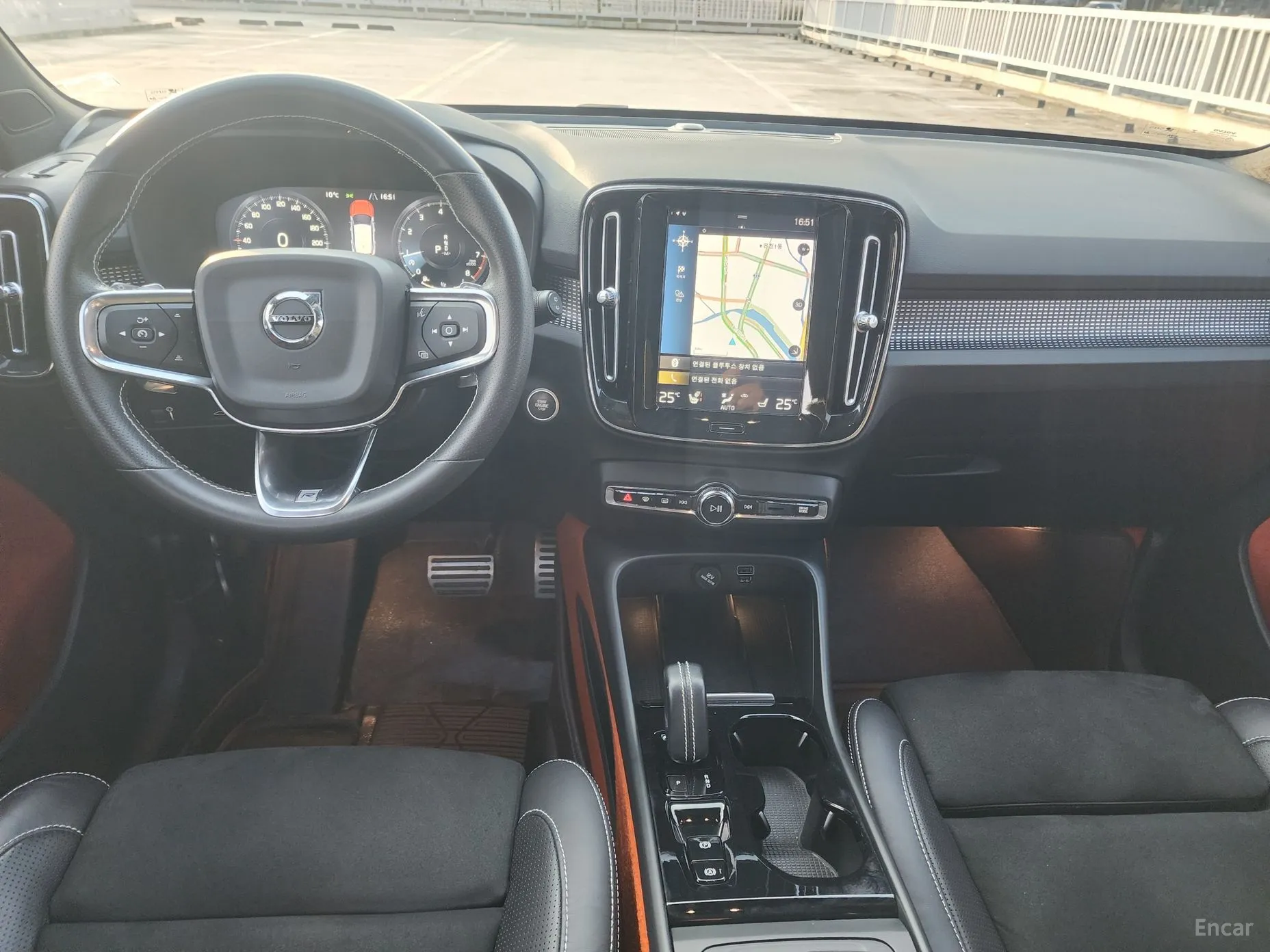 Volvo XC40 превью 8