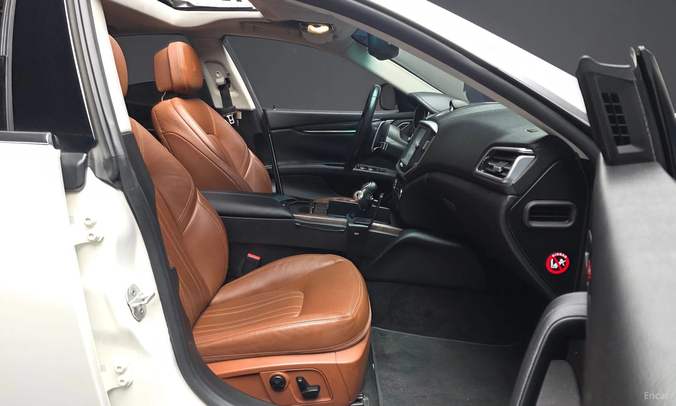 Maserati Ghibli превью 11