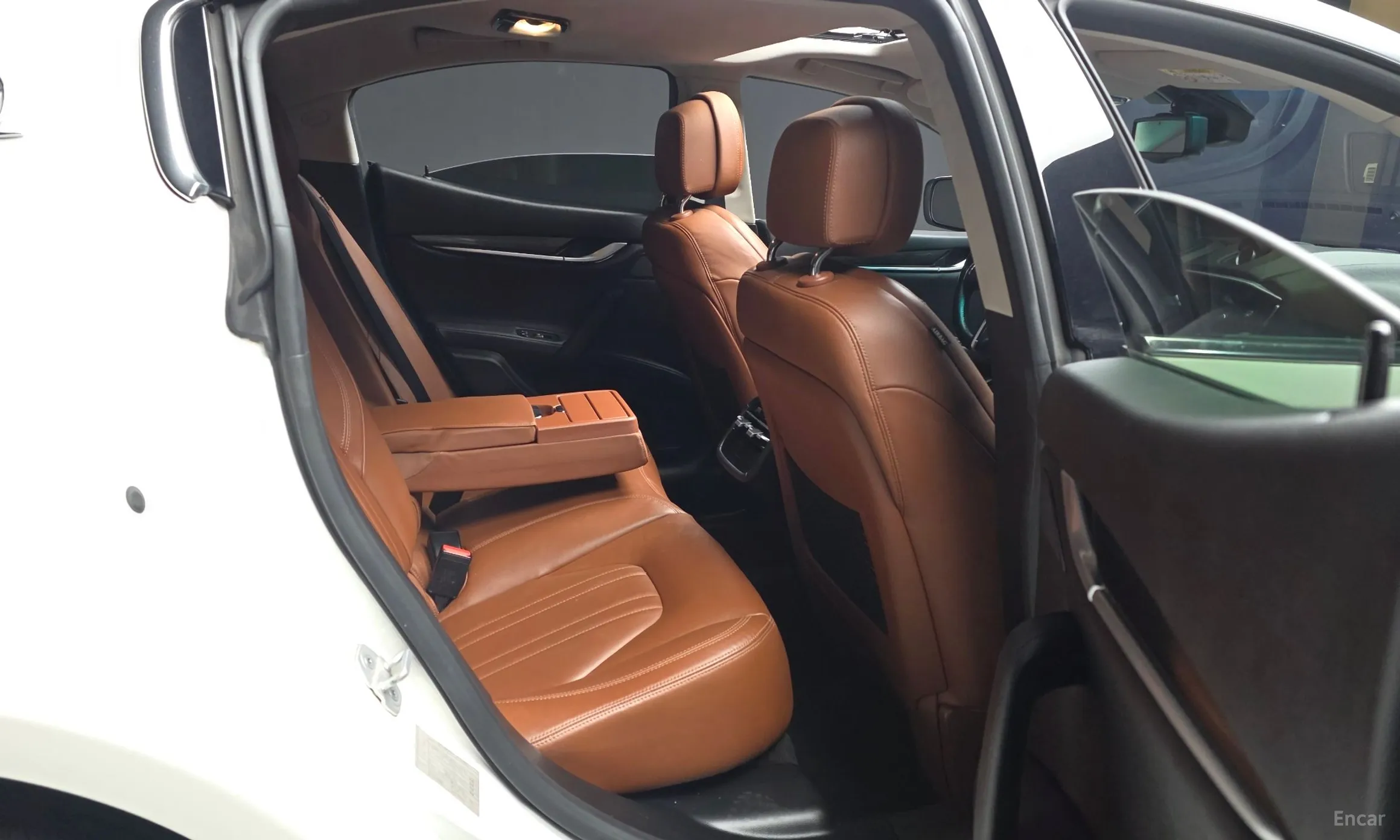 Maserati Ghibli превью 12