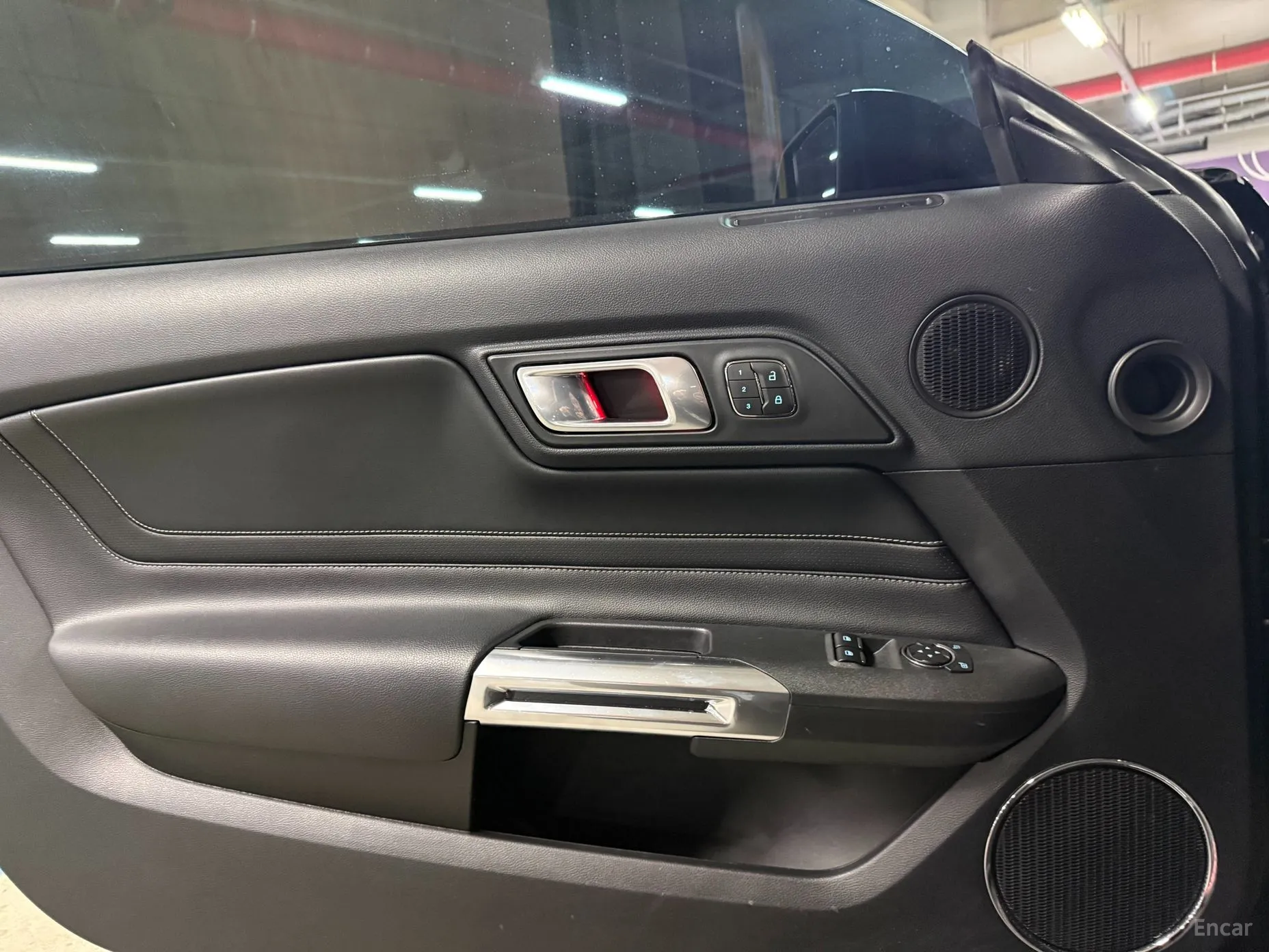 Ford Mustang превью 19