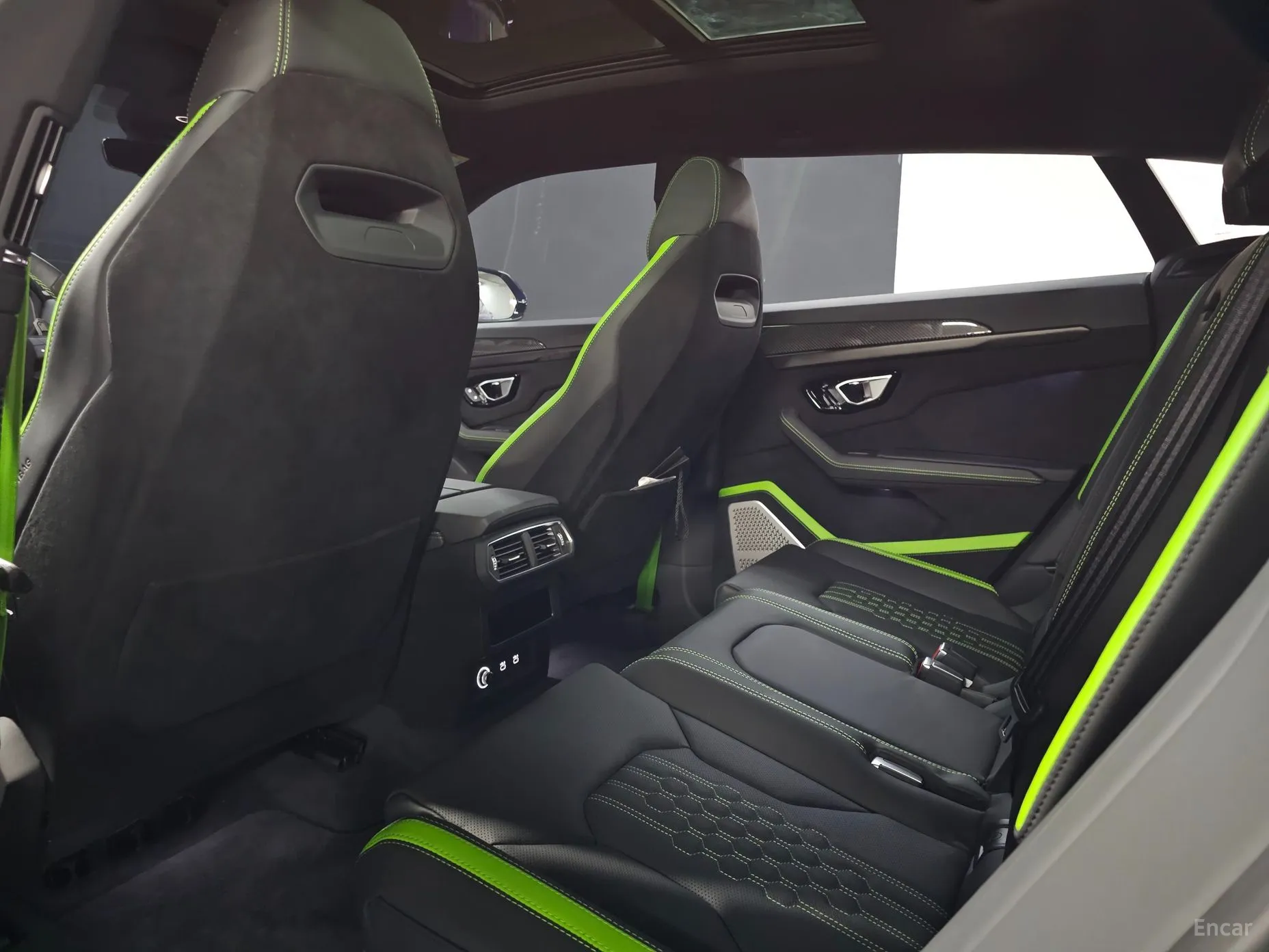Lamborghini Urus превью 20