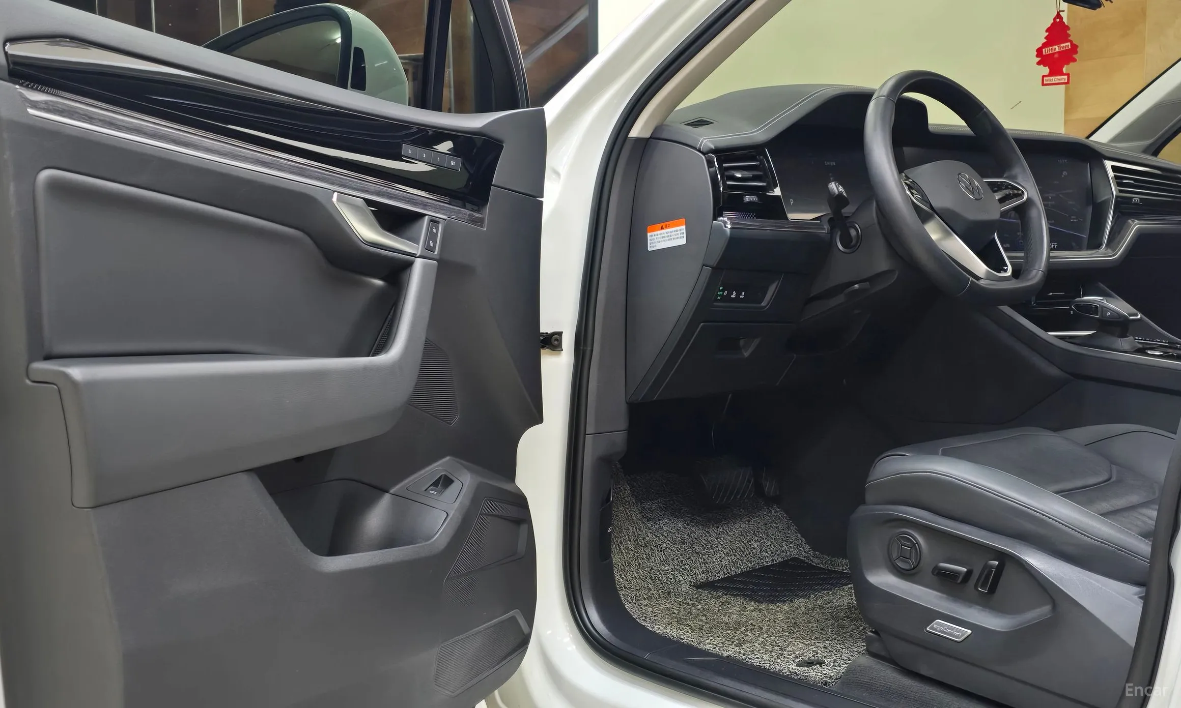 Volkswagen Touareg 3rd Generation превью 15