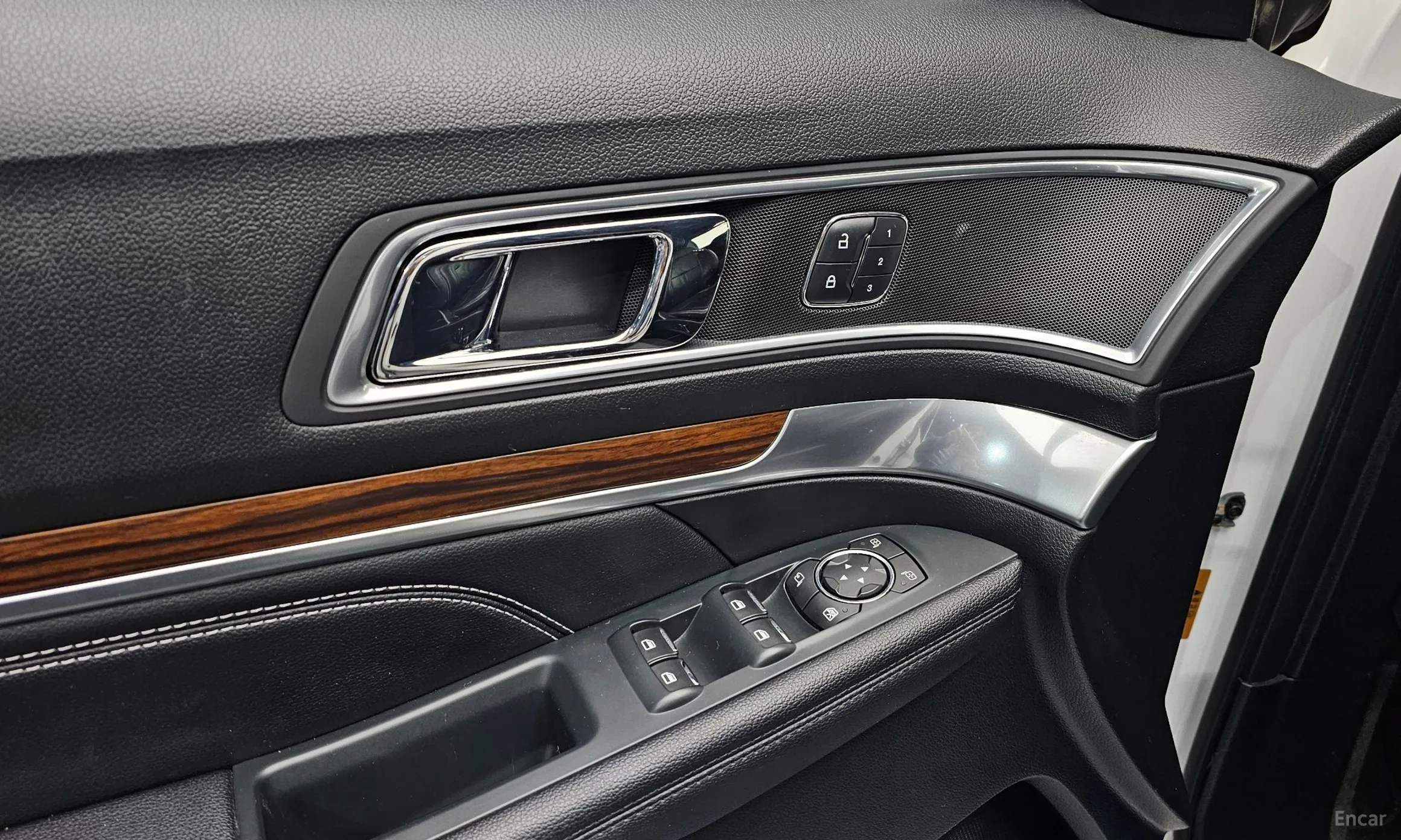 Ford Explorer превью 16