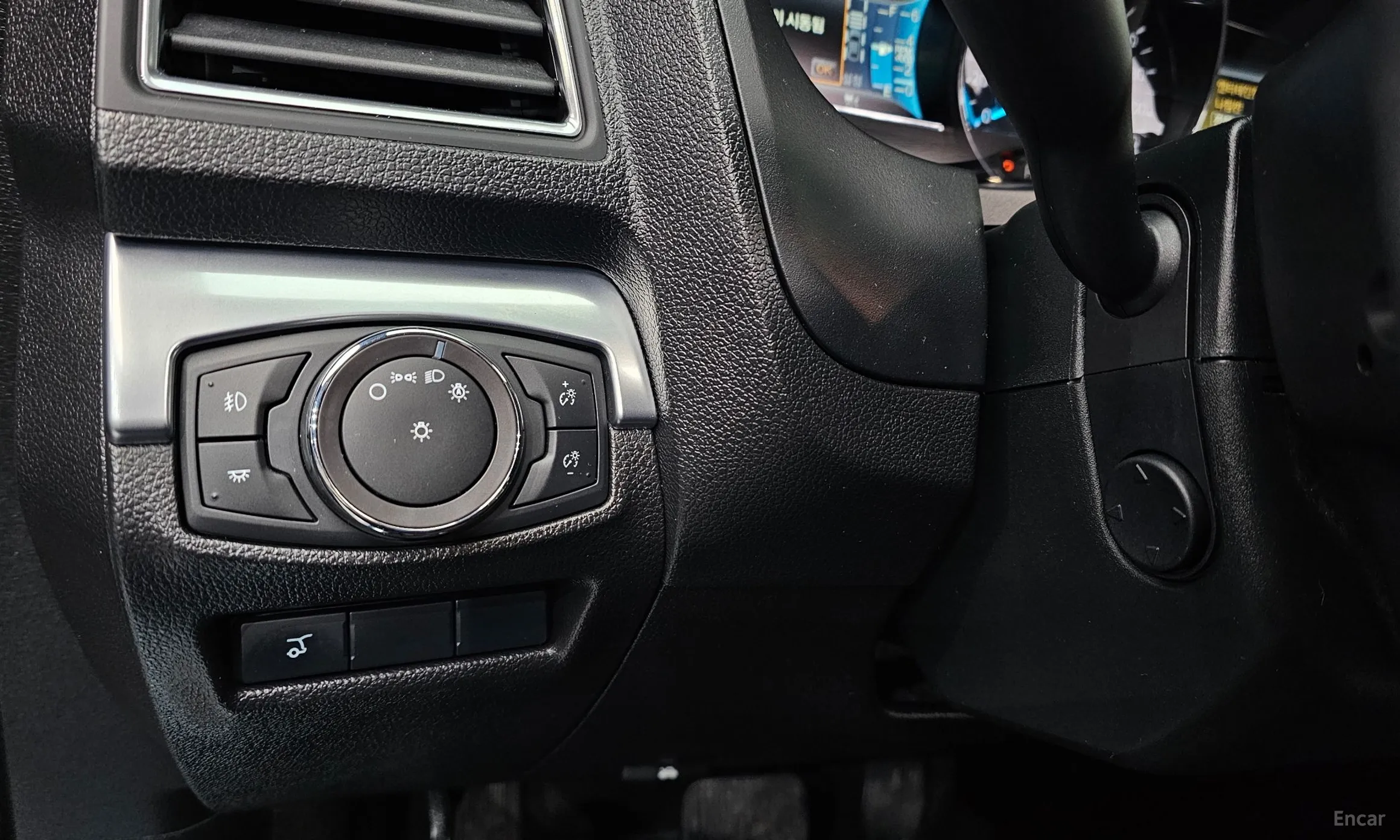 Ford Explorer превью 17