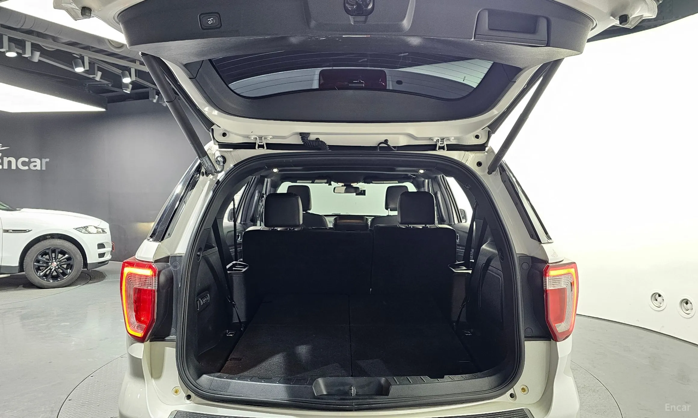 Ford Explorer превью 20
