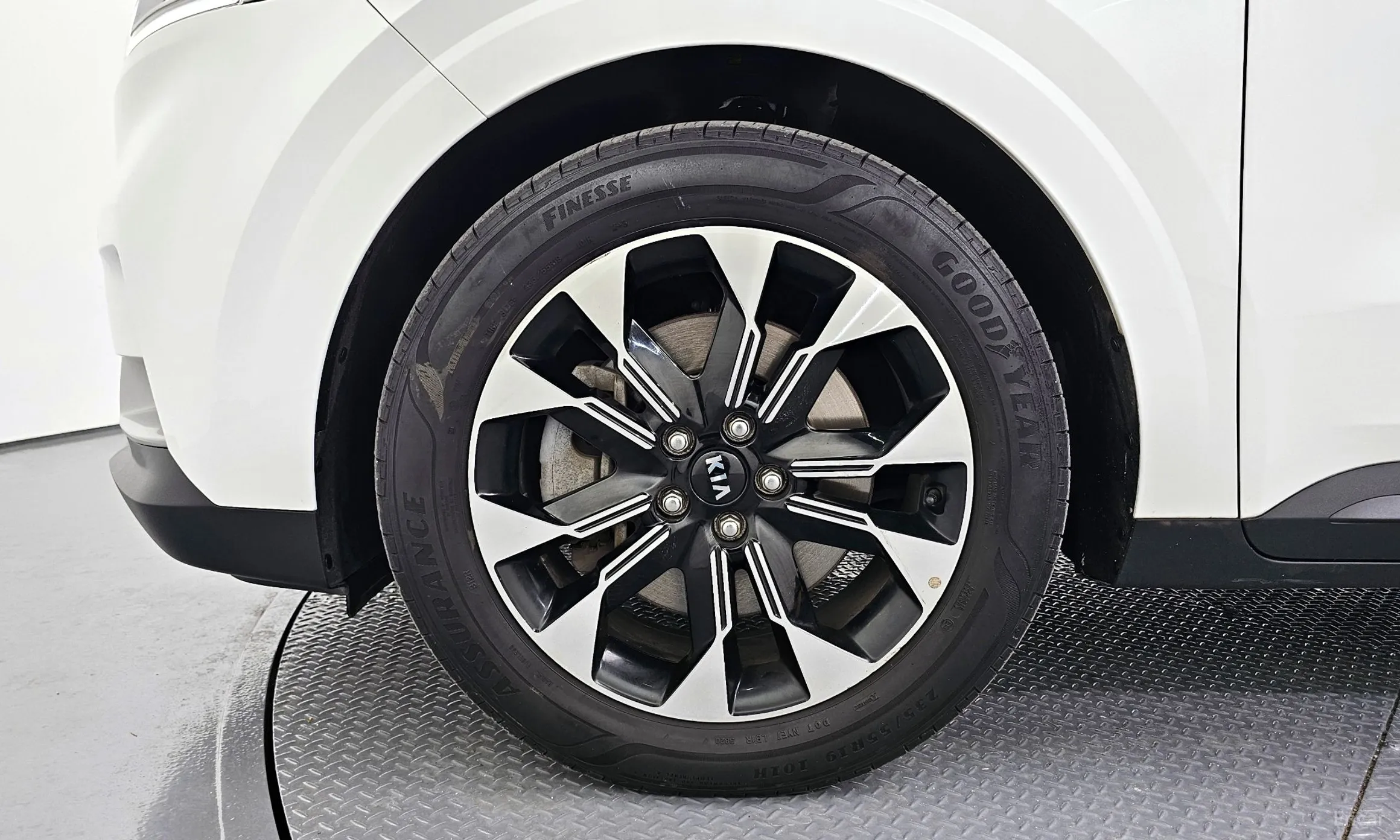 Kia Carnival Gen 4 превью 5