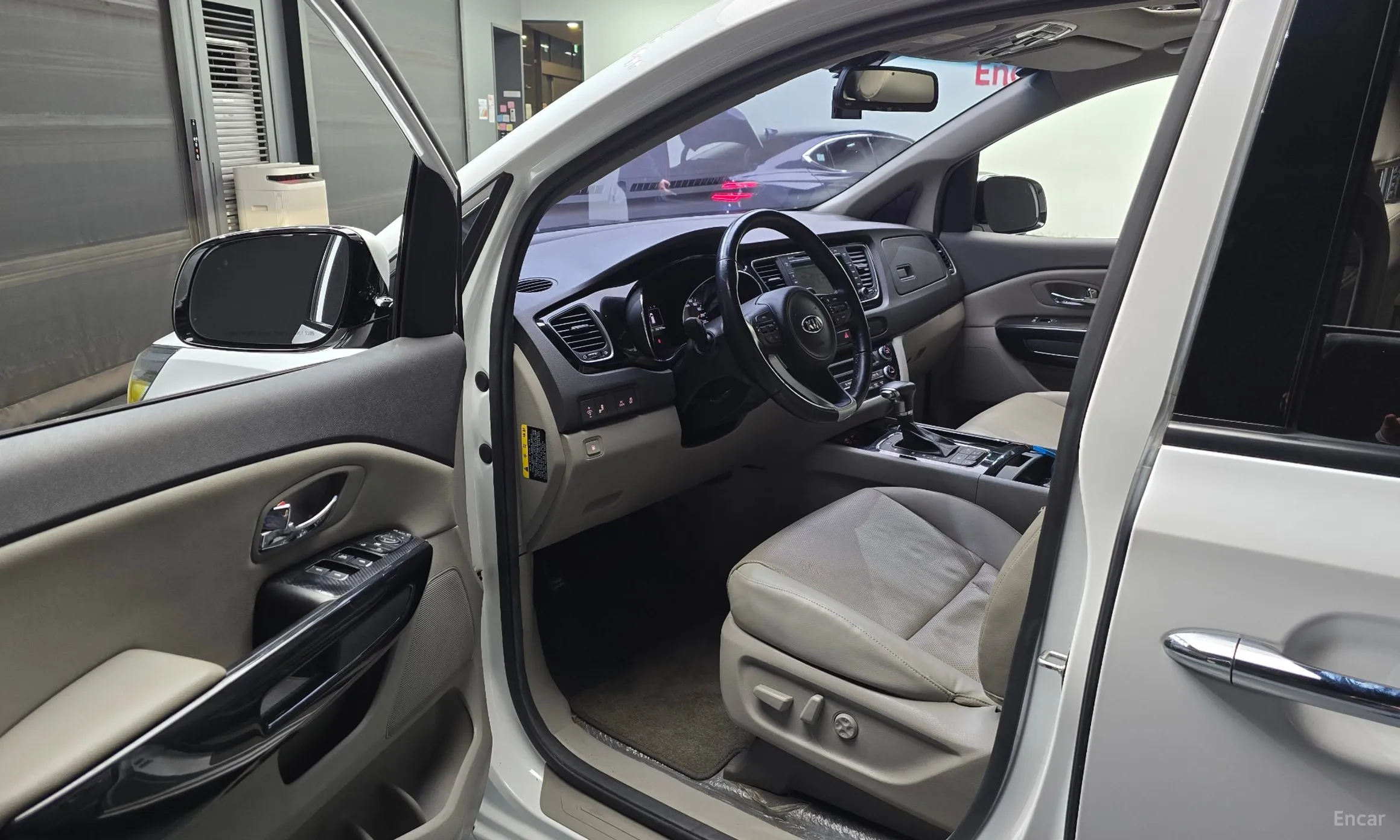 Kia Carnival превью 10