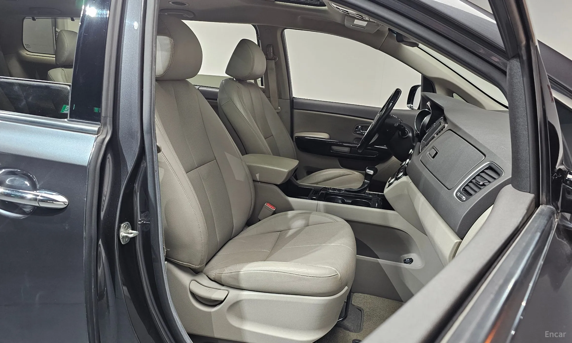Kia Carnival превью 10