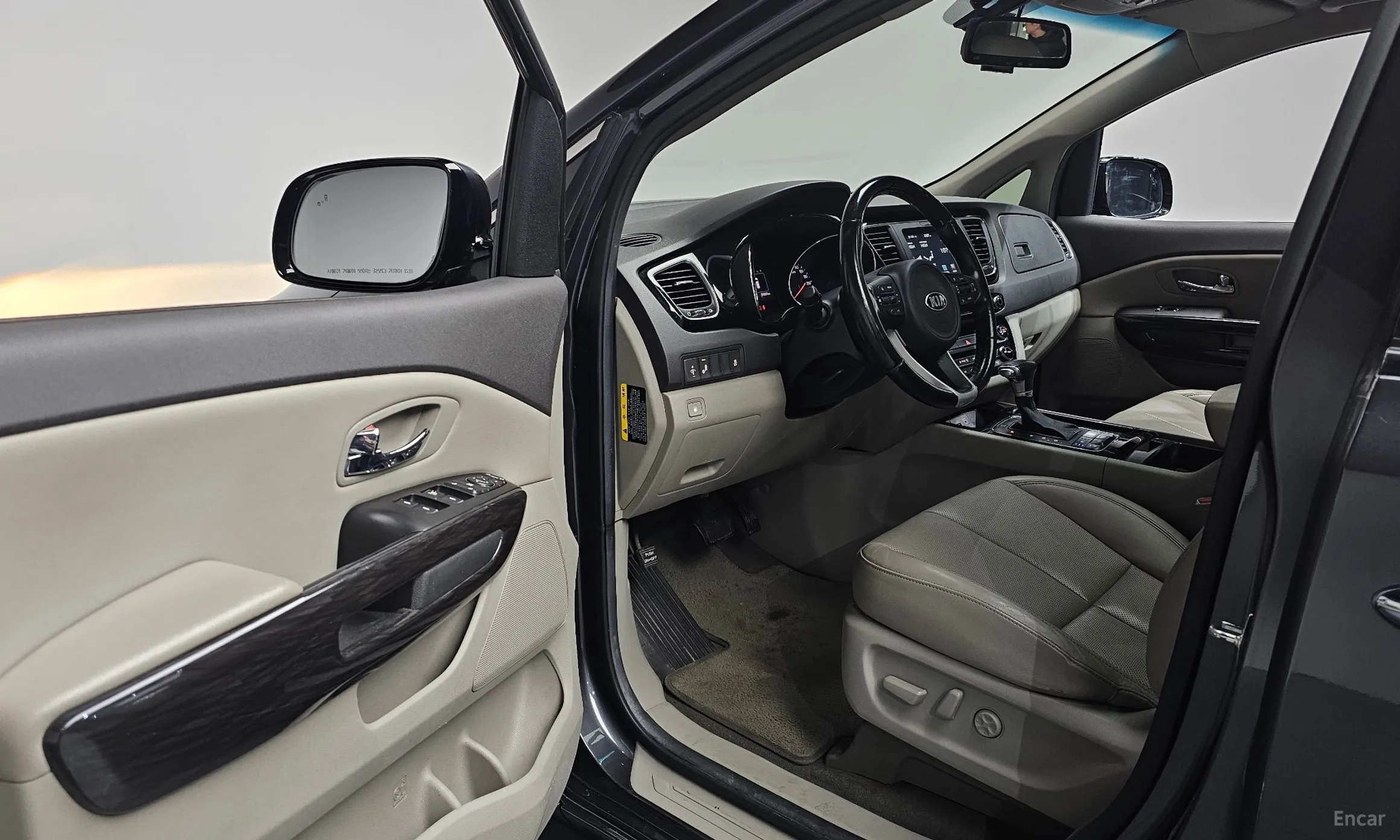 Kia Carnival превью 11