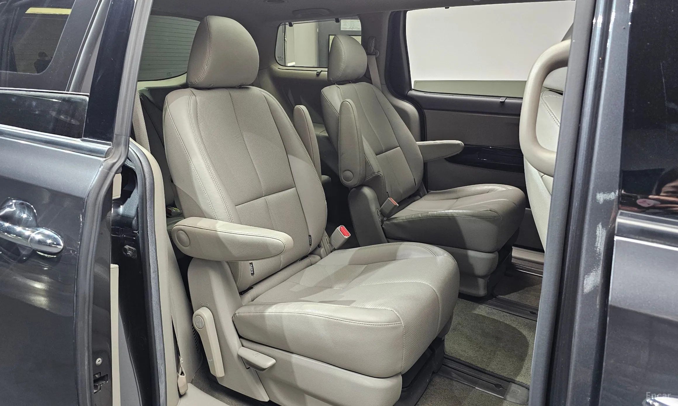 Kia Carnival превью 12