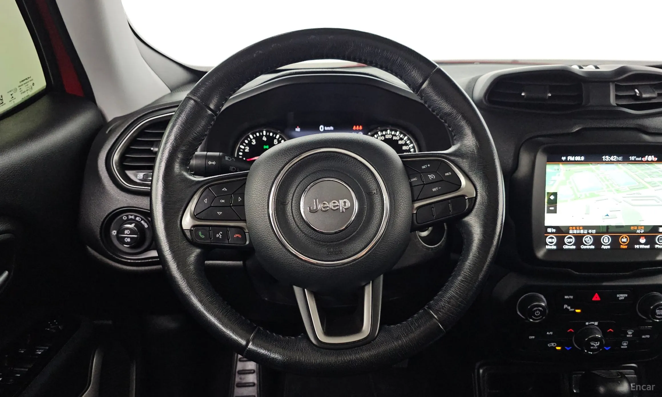 Jeep Renegade превью 14