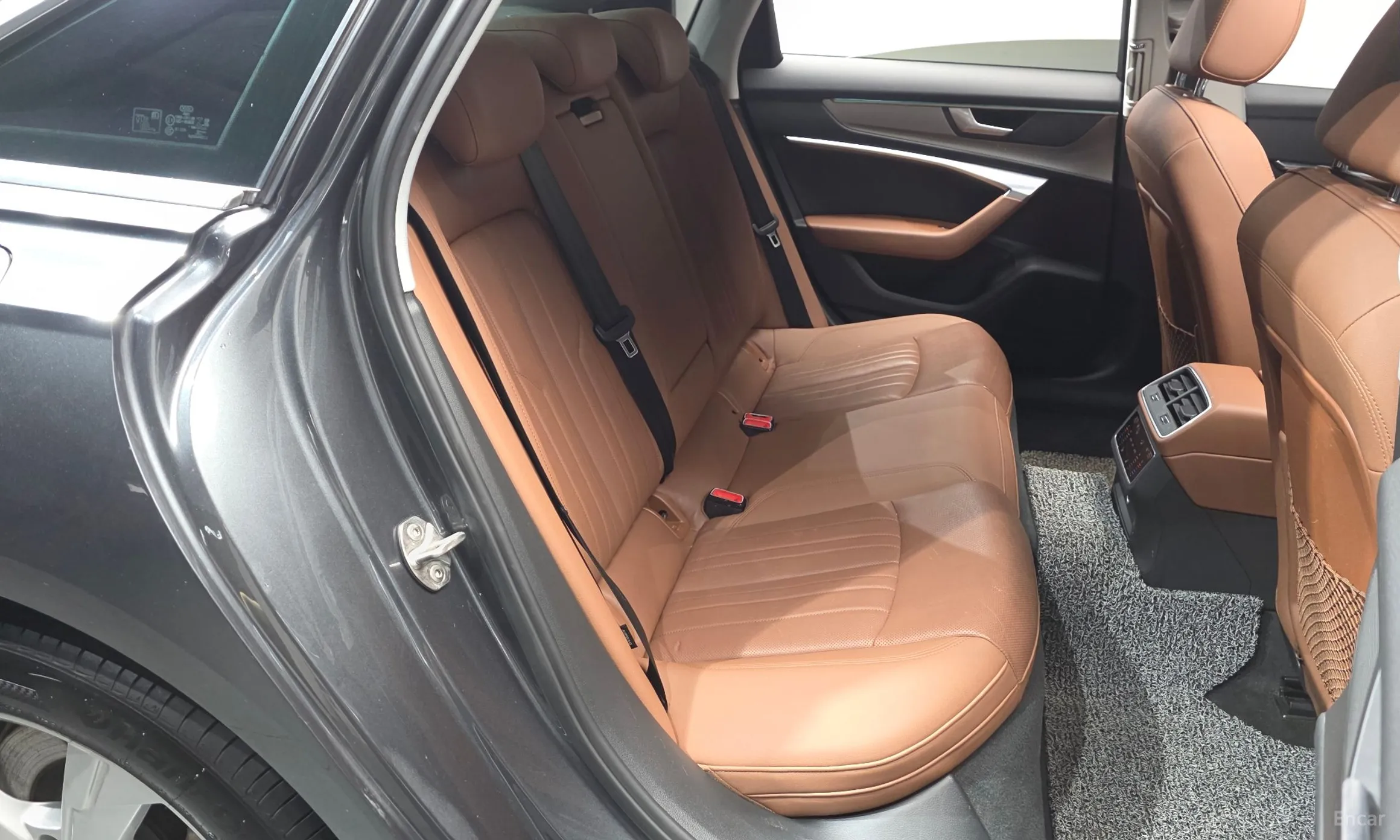 Audi A6 (C8) превью 11