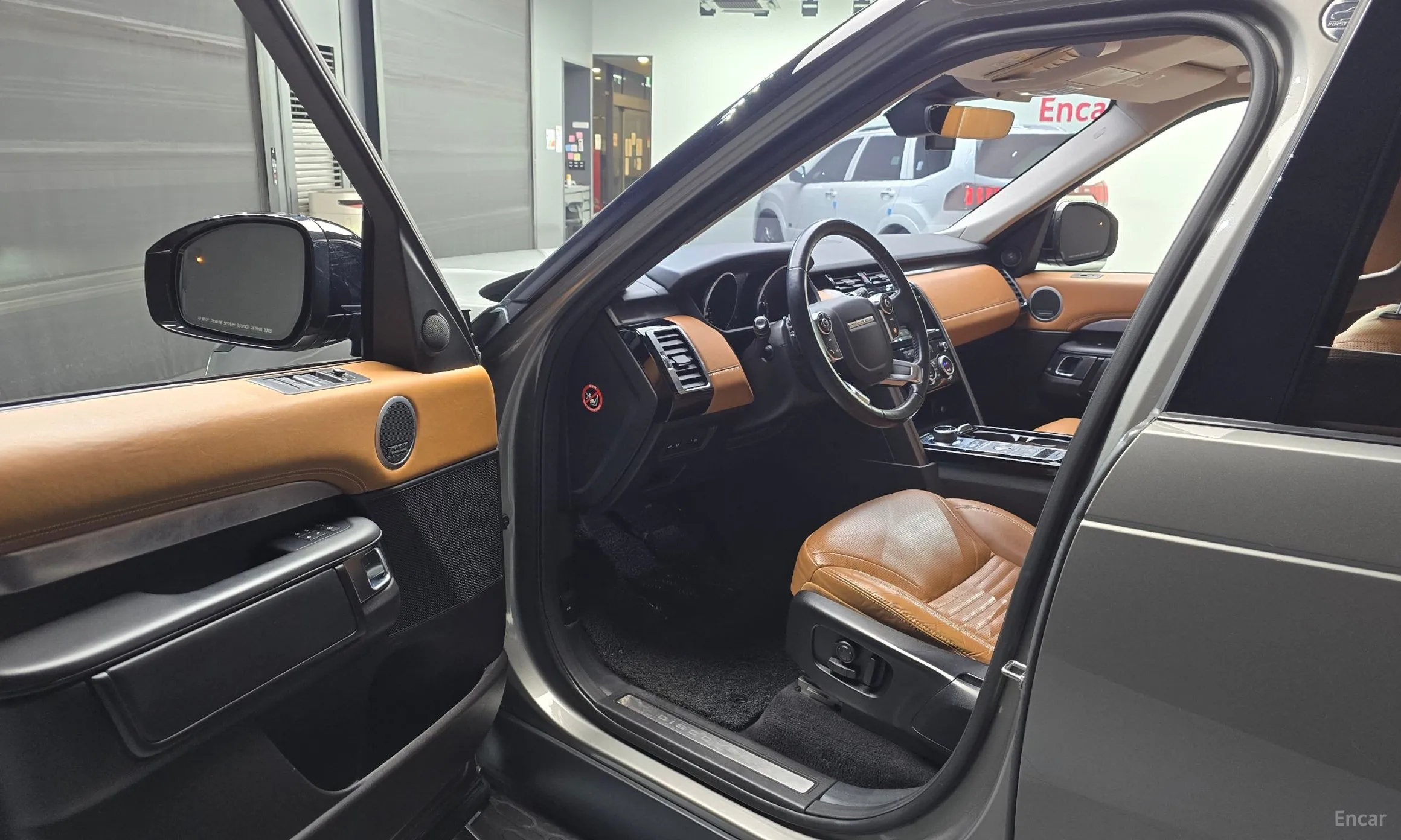 Land Rover Discovery 5 превью 10