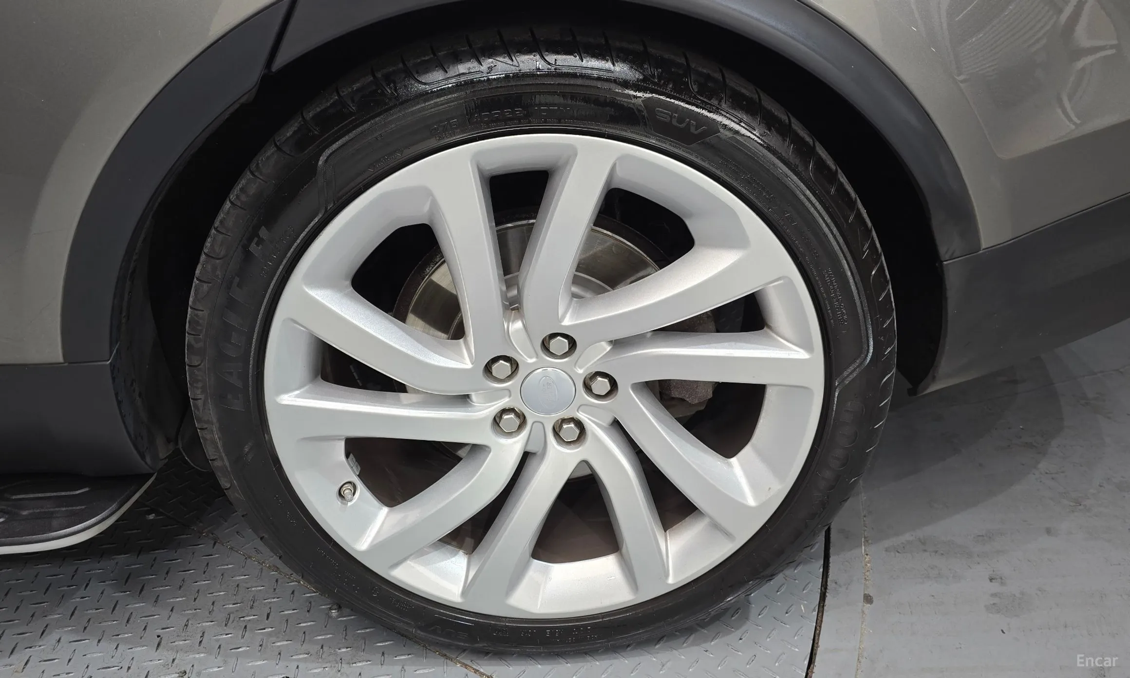 Land Rover Discovery 5 превью 5