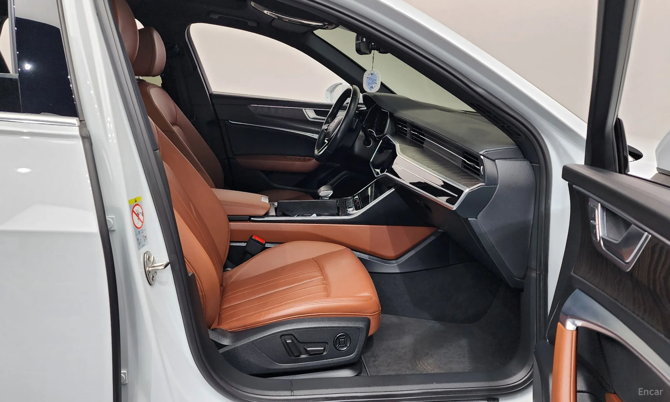 Audi A6 (C8) превью 11