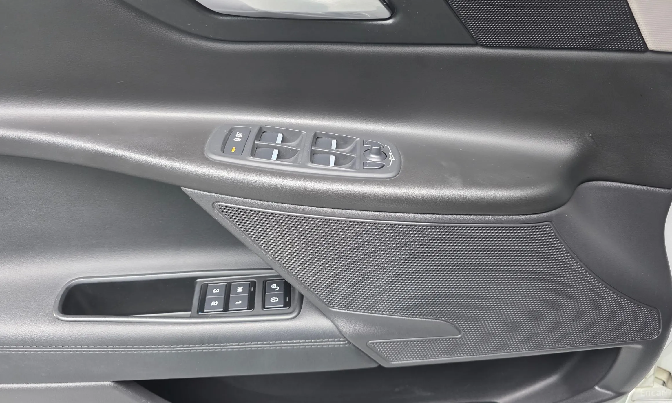 Jaguar XE превью 13