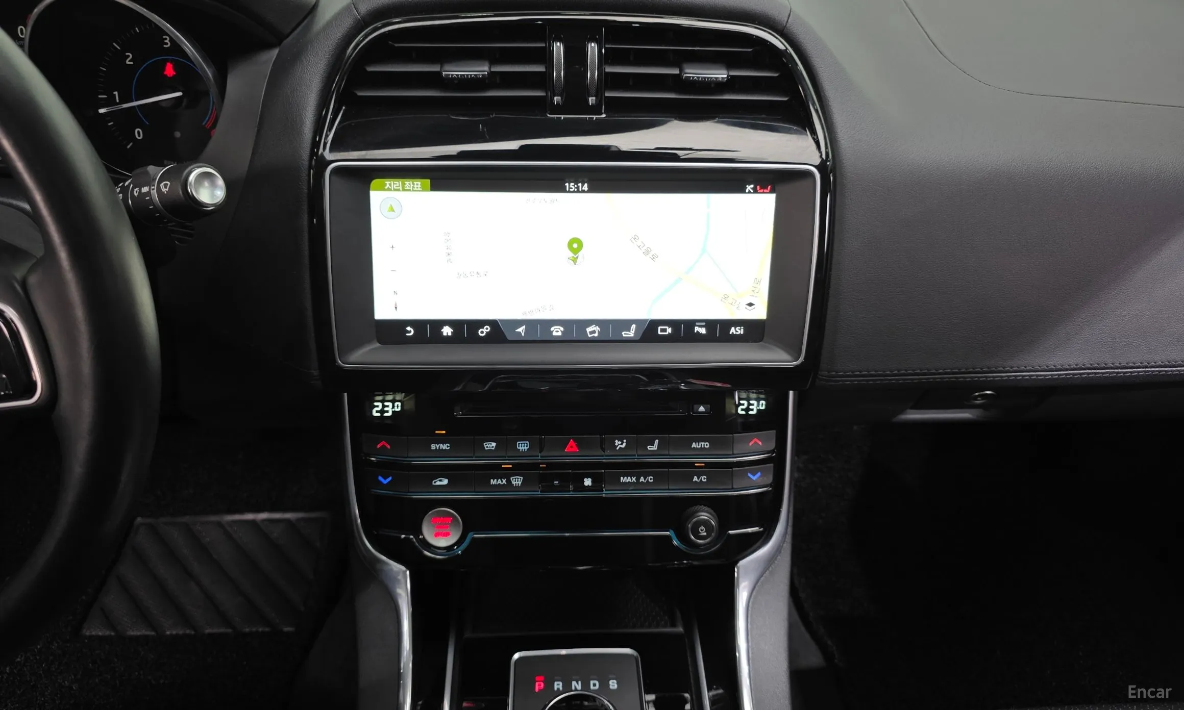Jaguar XE превью 15