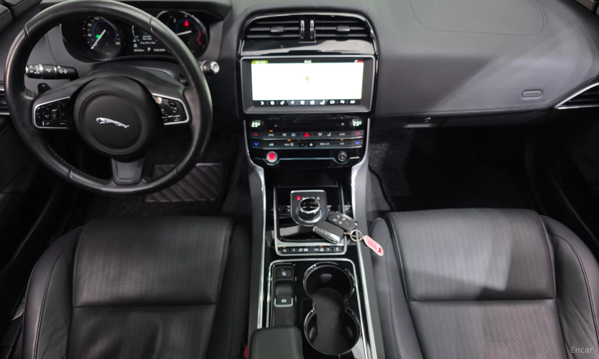 Jaguar XE превью 7
