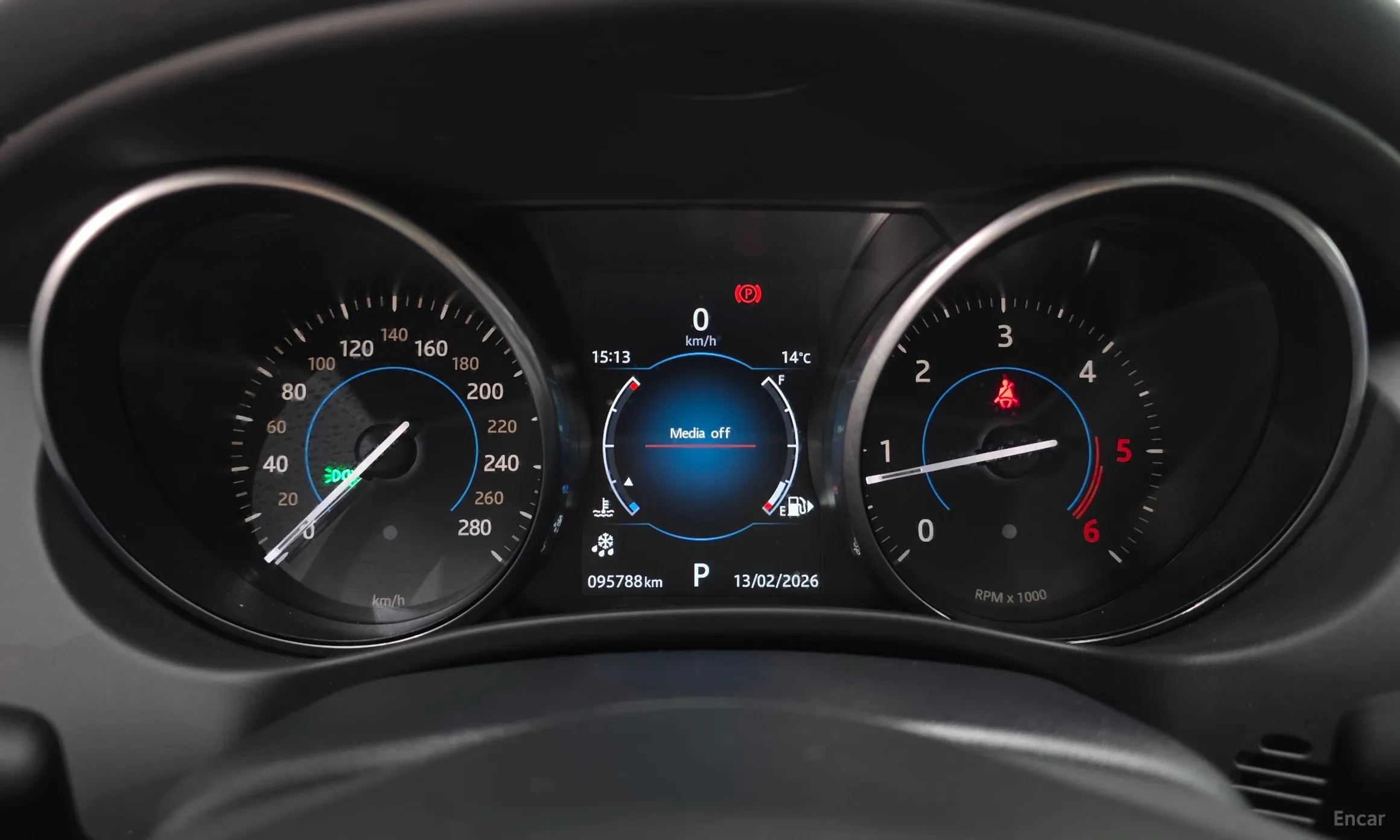 Jaguar XE превью 8