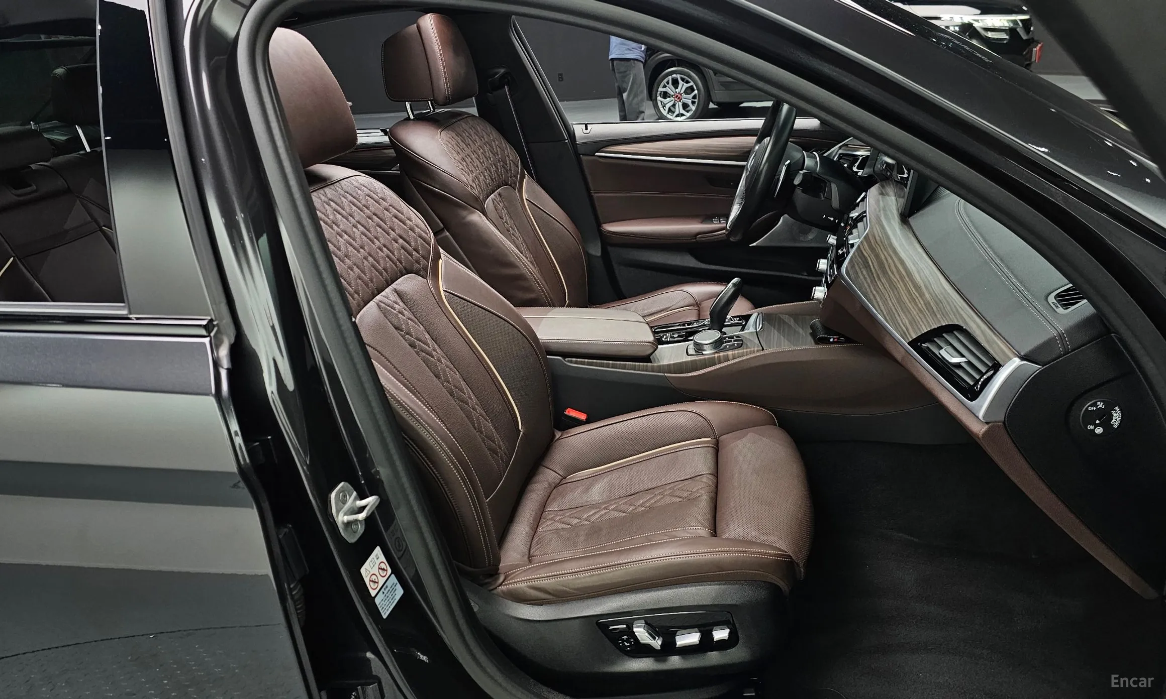 BMW 5 Series (G30) превью 10
