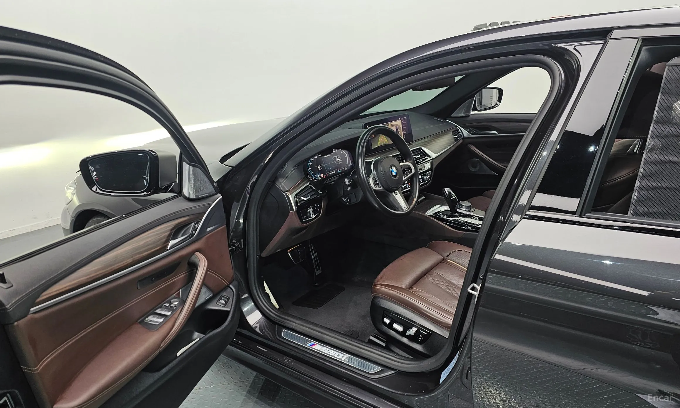 BMW 5 Series (G30) превью 11