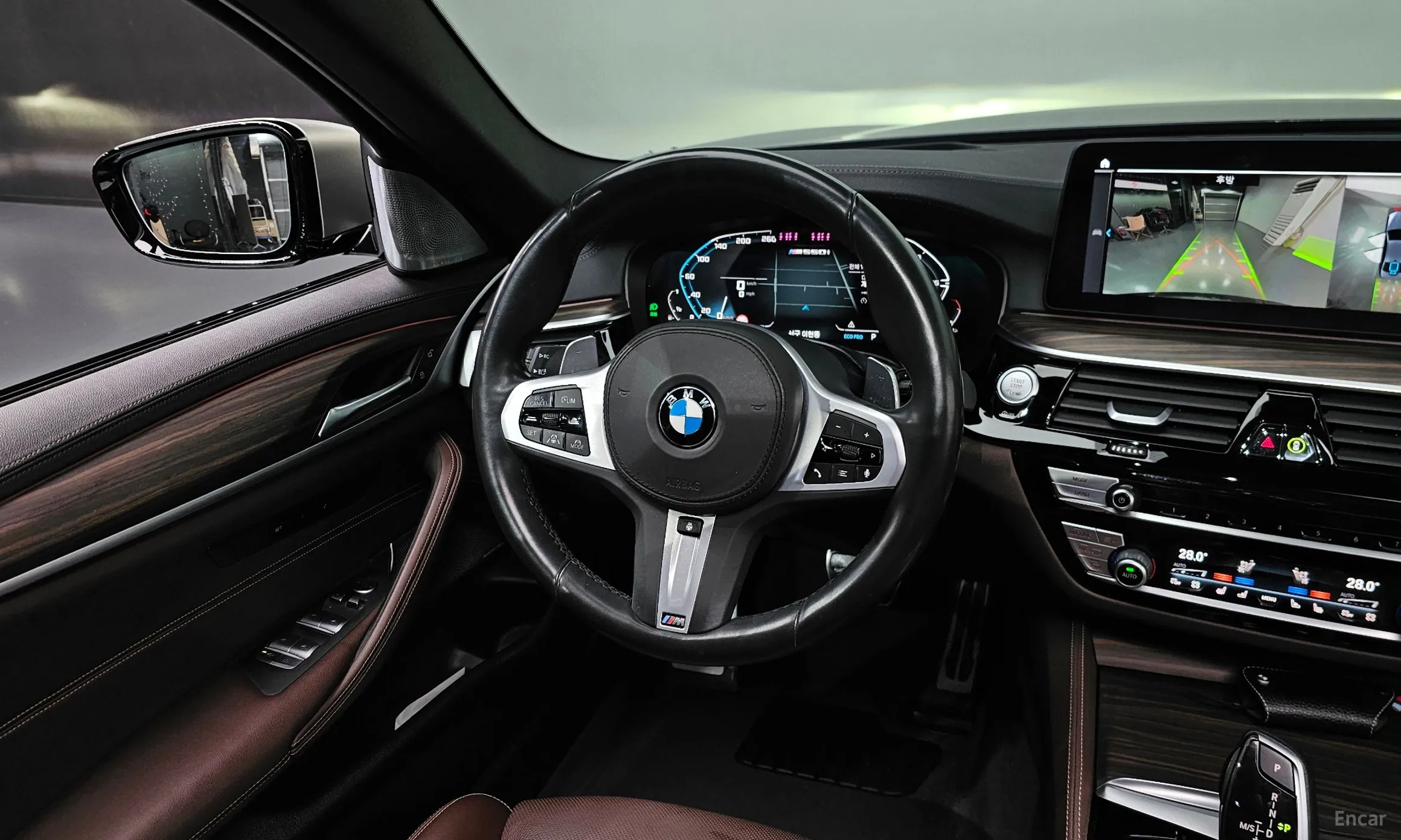 BMW 5 Series (G30) превью 12