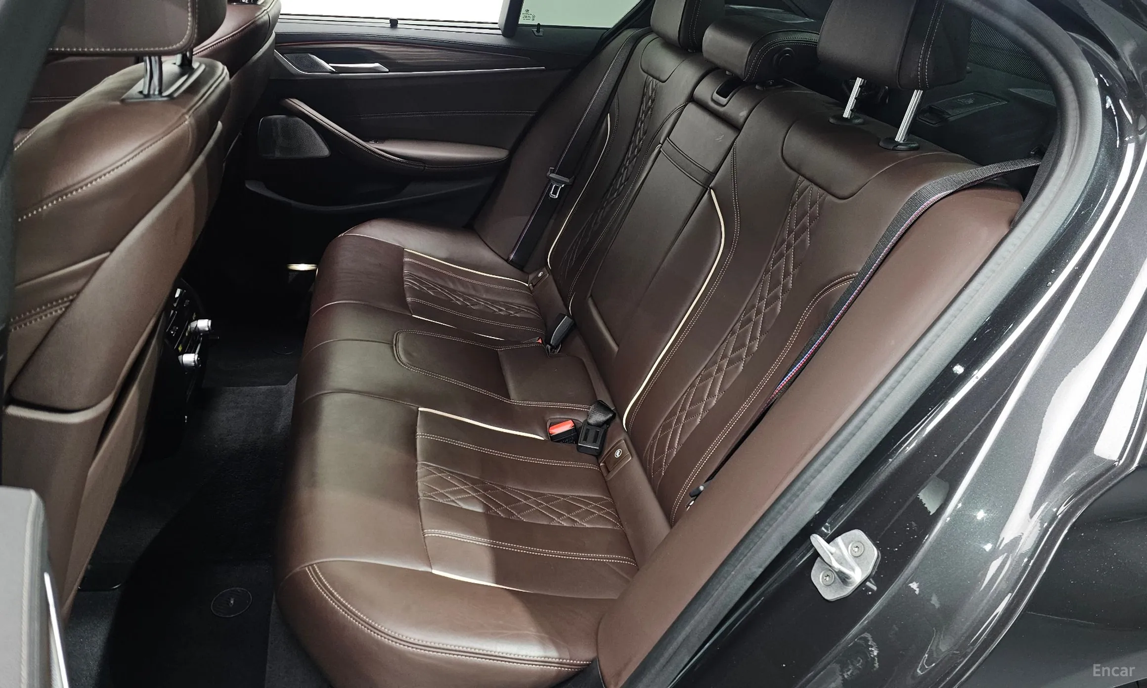 BMW 5 Series (G30) превью 13