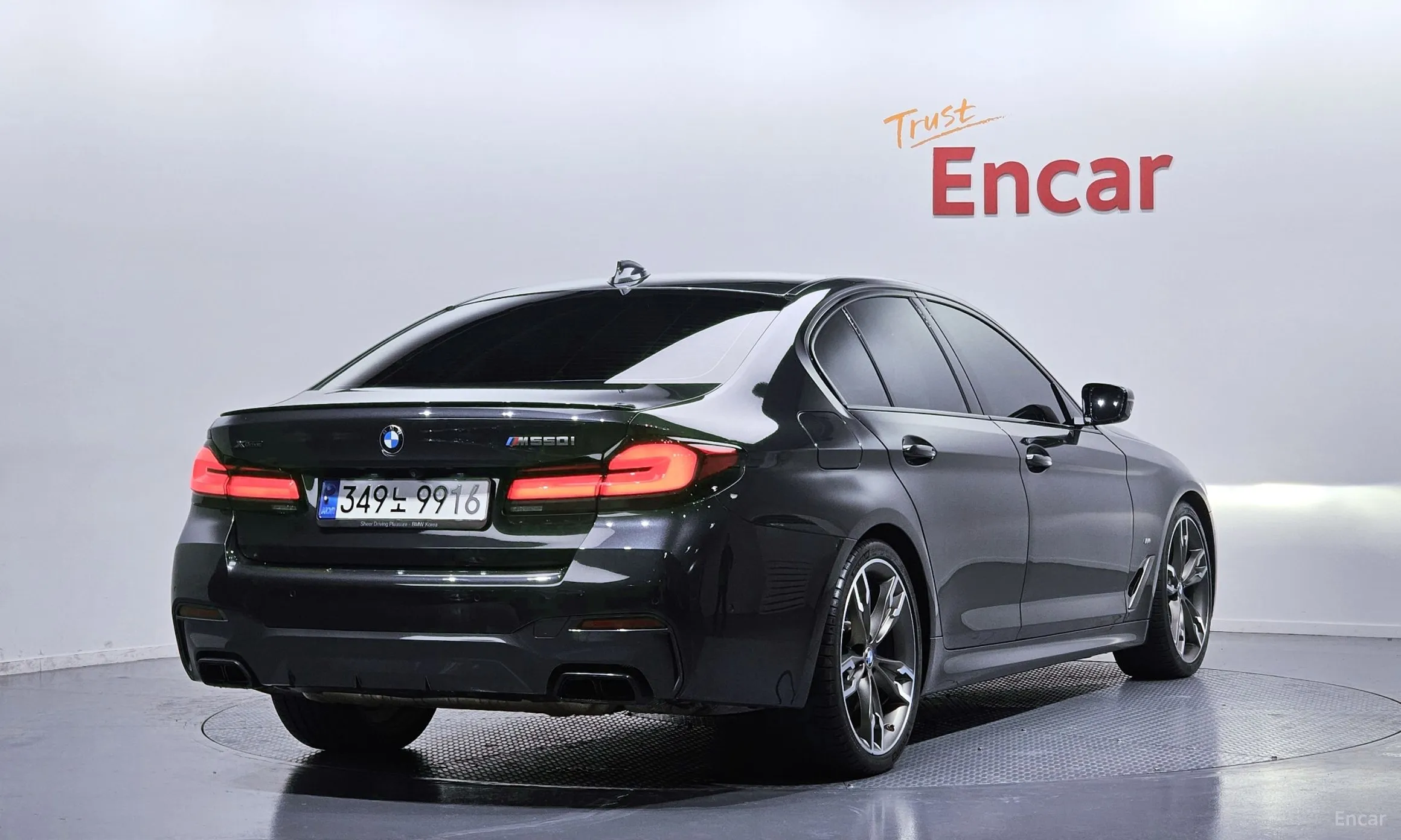 BMW 5 Series (G30) превью 2