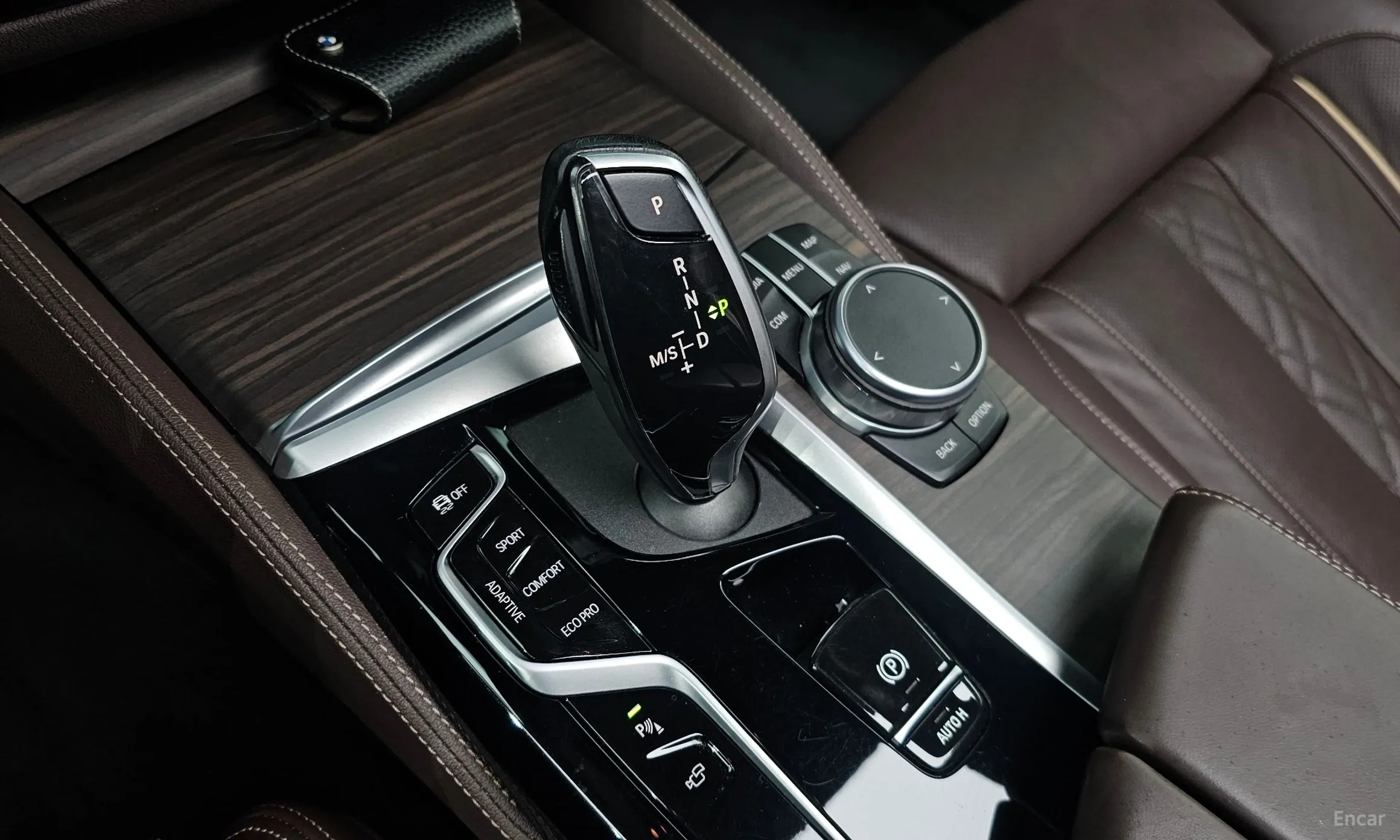 BMW 5 Series (G30) превью 9