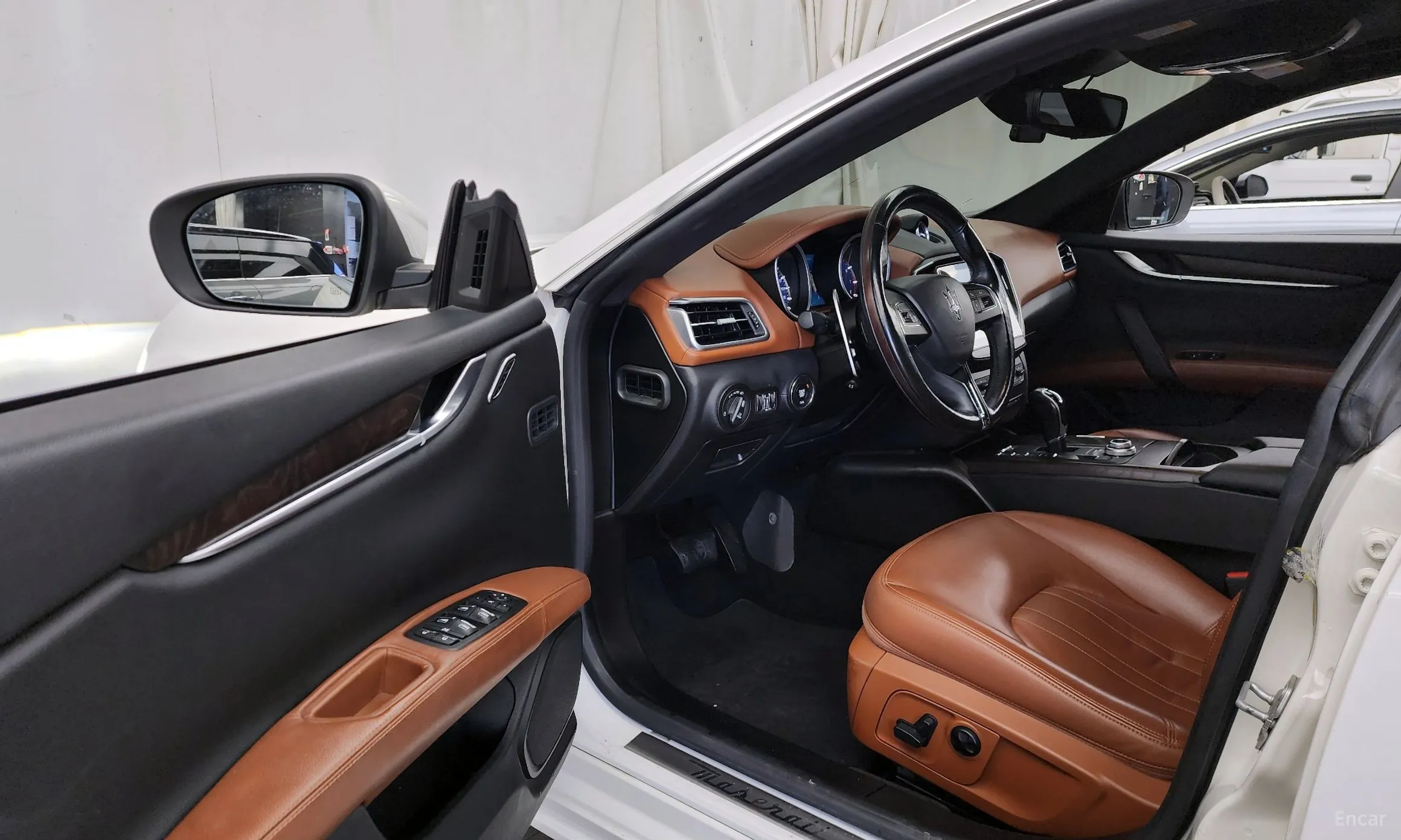 Maserati Ghibli превью 10