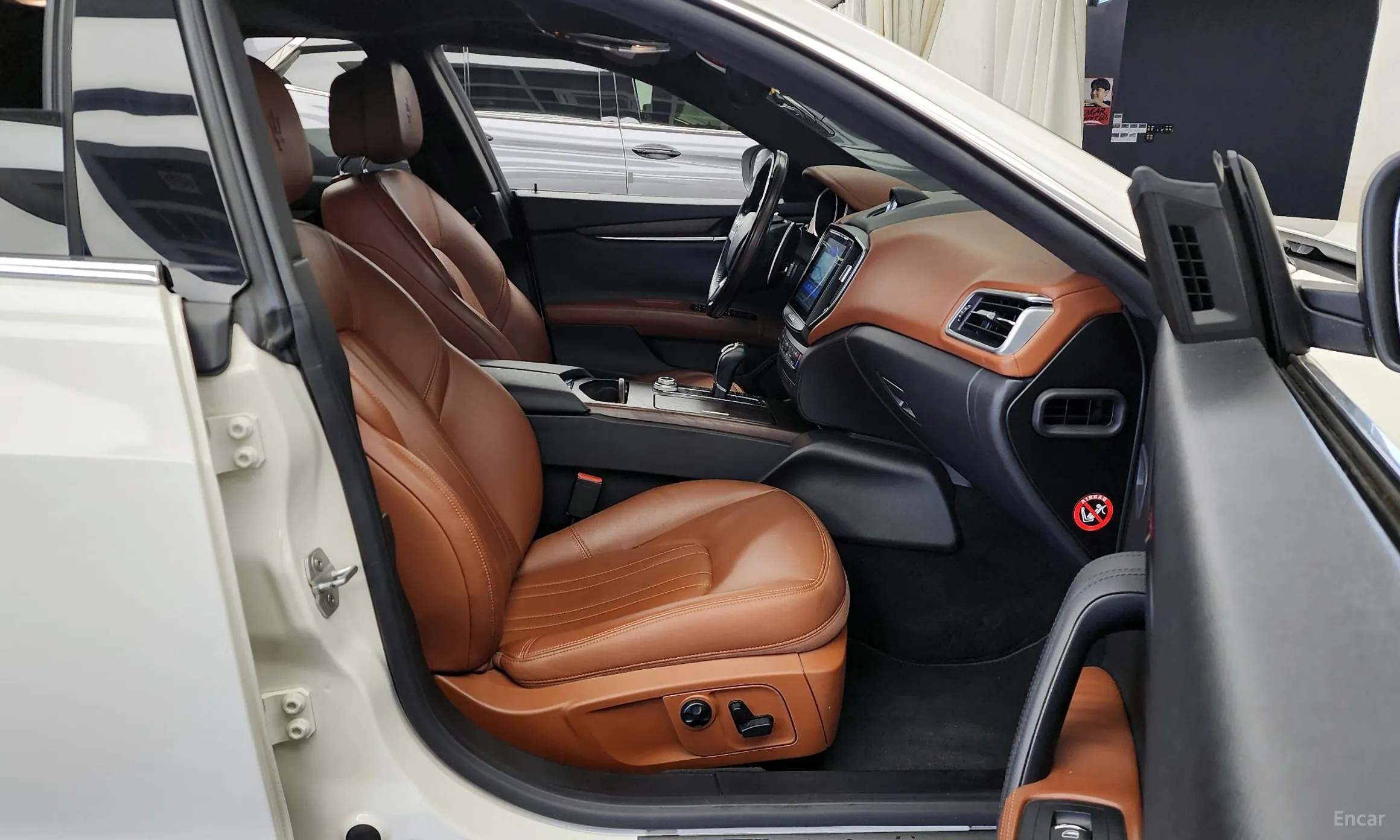 Maserati Ghibli превью 11