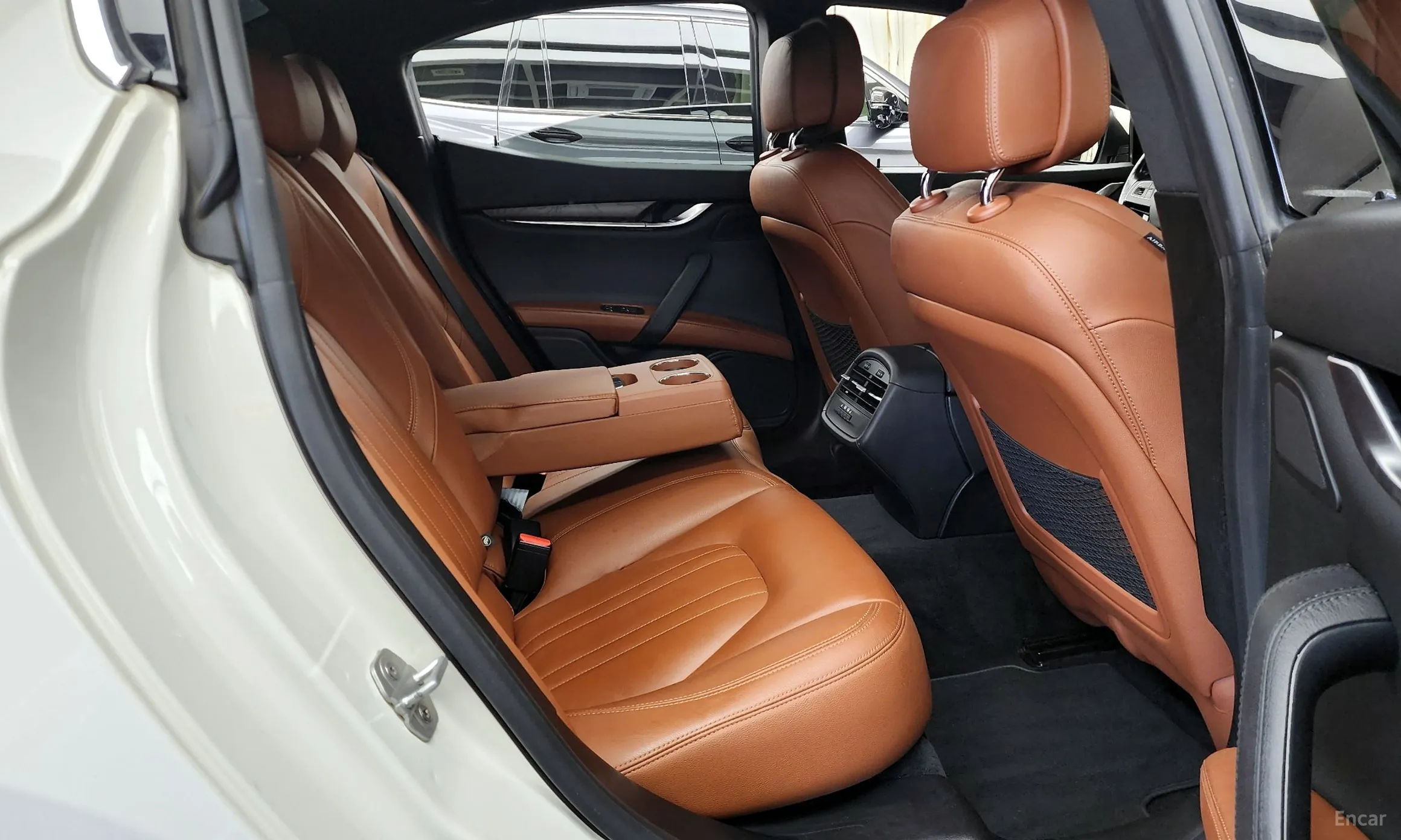 Maserati Ghibli превью 12