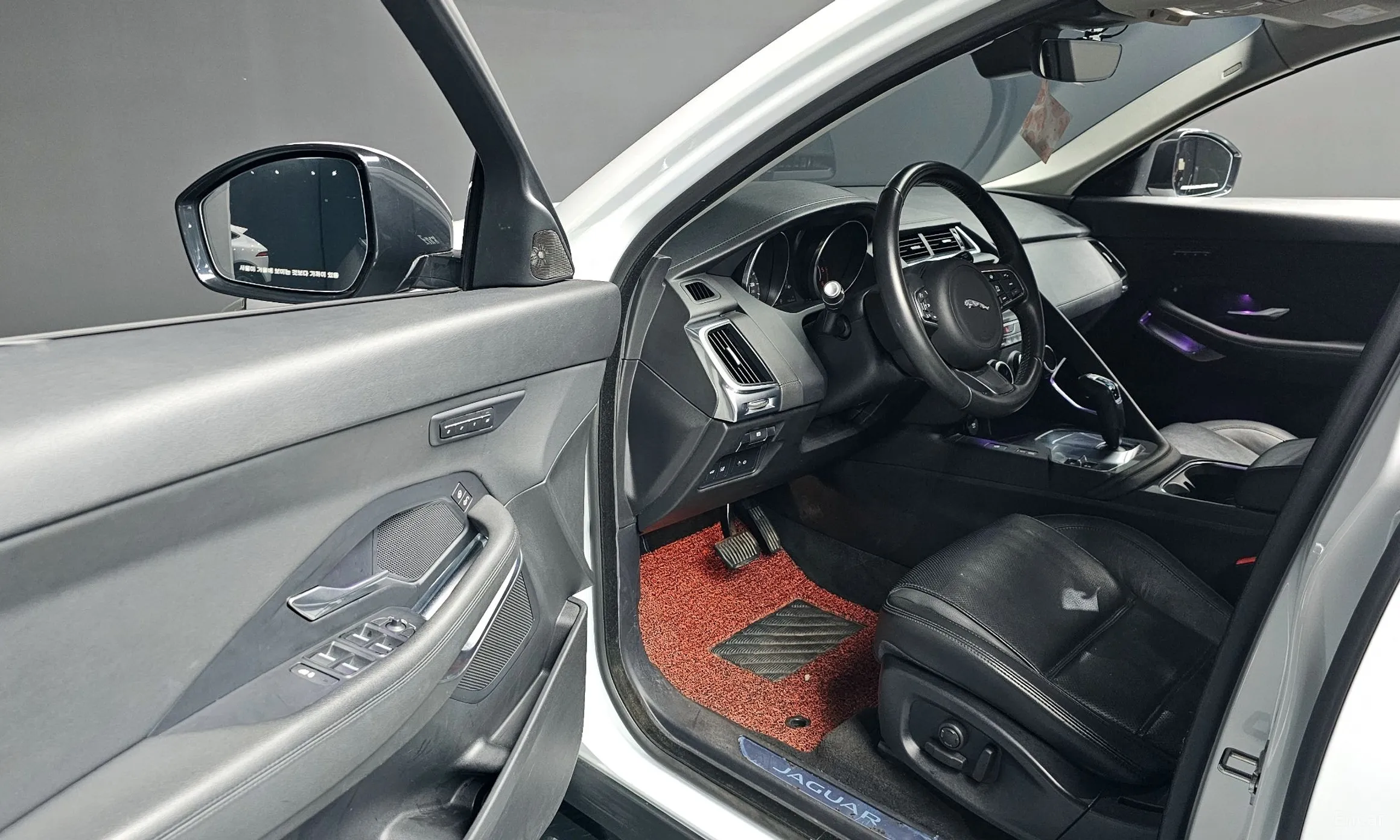 Jaguar E-PACE превью 11